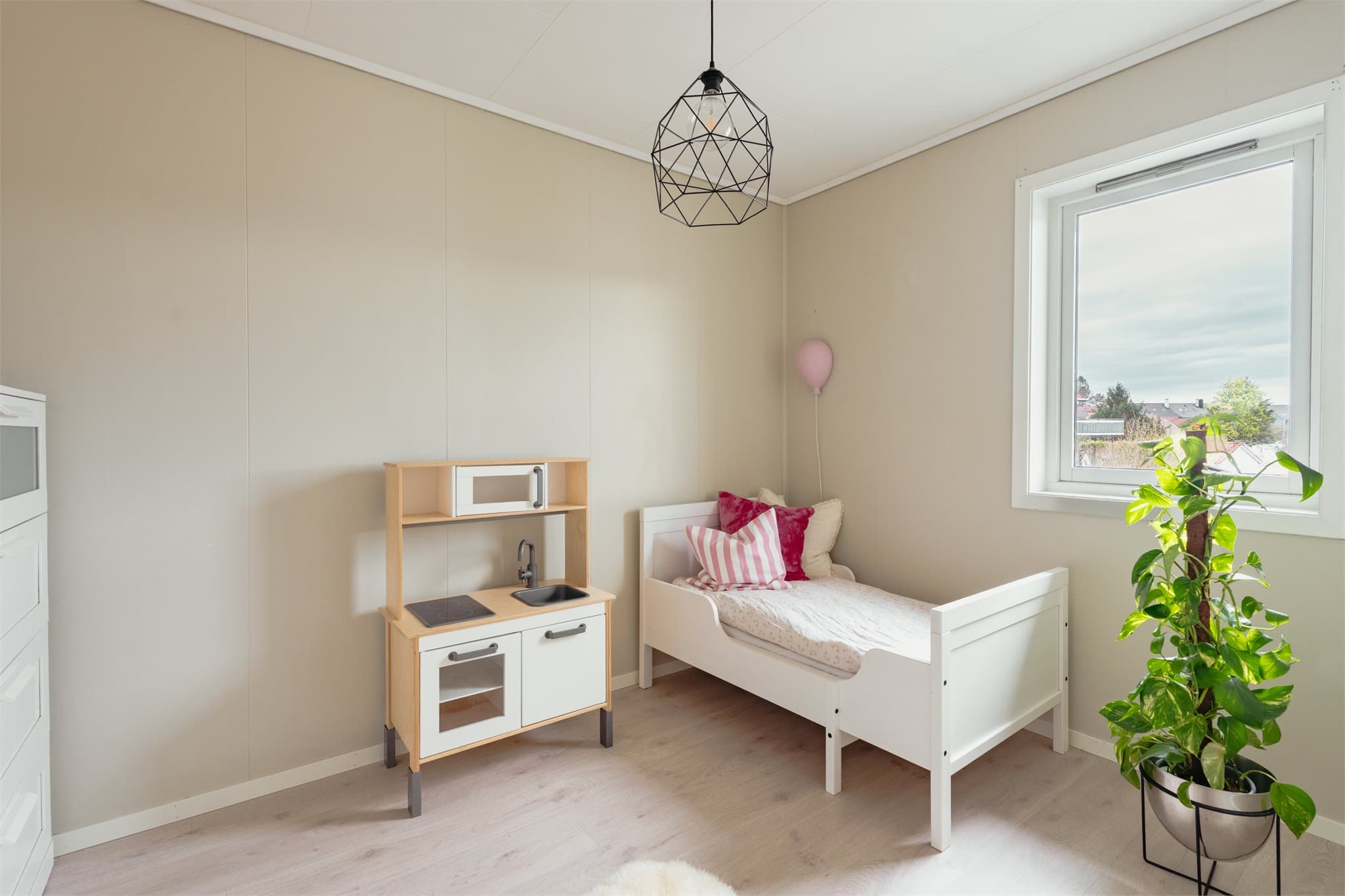 - Det andre soverommet måler 7,3m² -