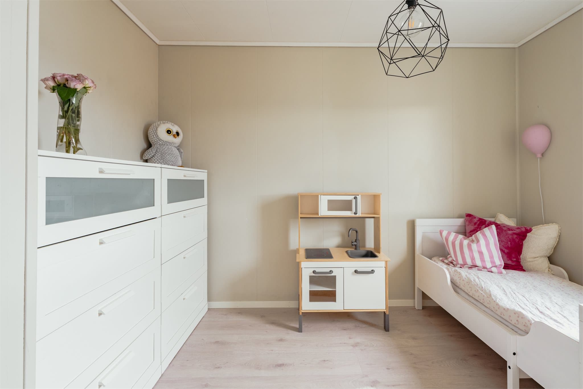 - Passer perfekt som barne- eller gjesterom -