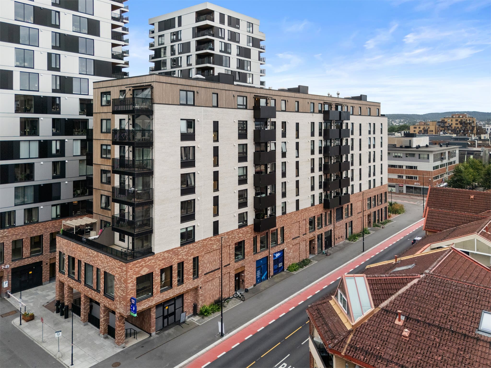 Fasadebilde av bygget med moderne arkitektur og sentral beliggenhet.