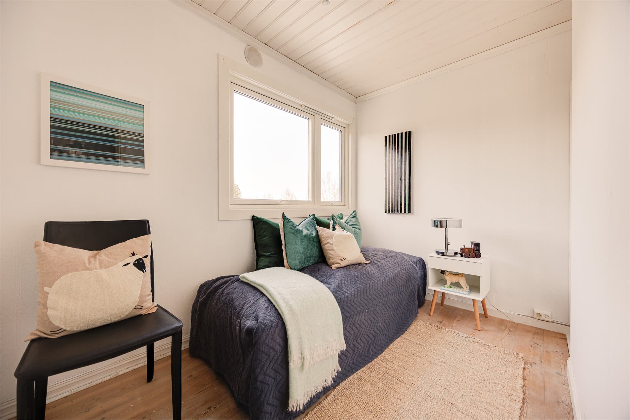 Soverom tre og fire har fine størrelser og egner seg utmerket som barnerom, ungdomsrom eller gjesterom.