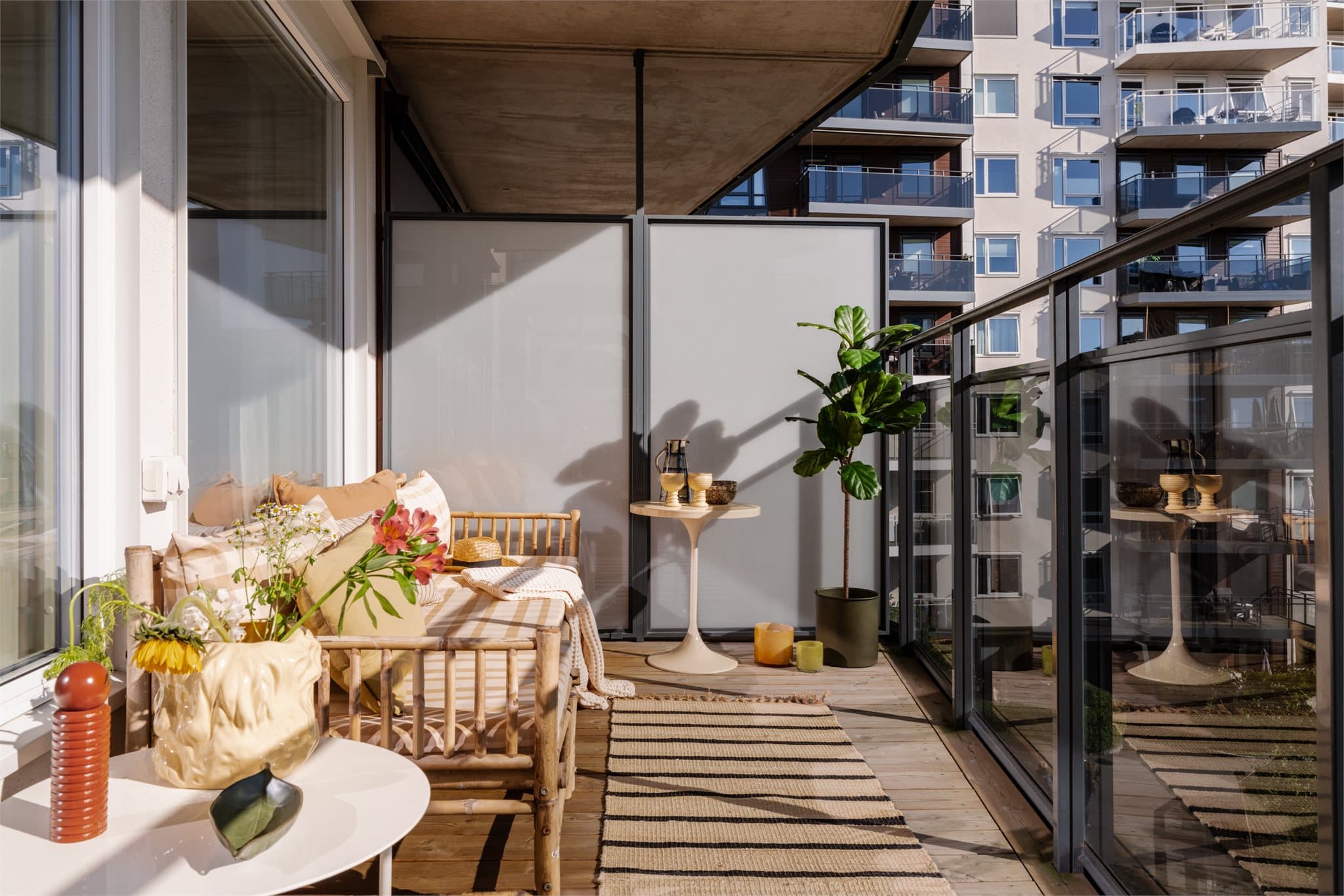 Balkongen er på ca. 9 m² og ligger sydvendt.