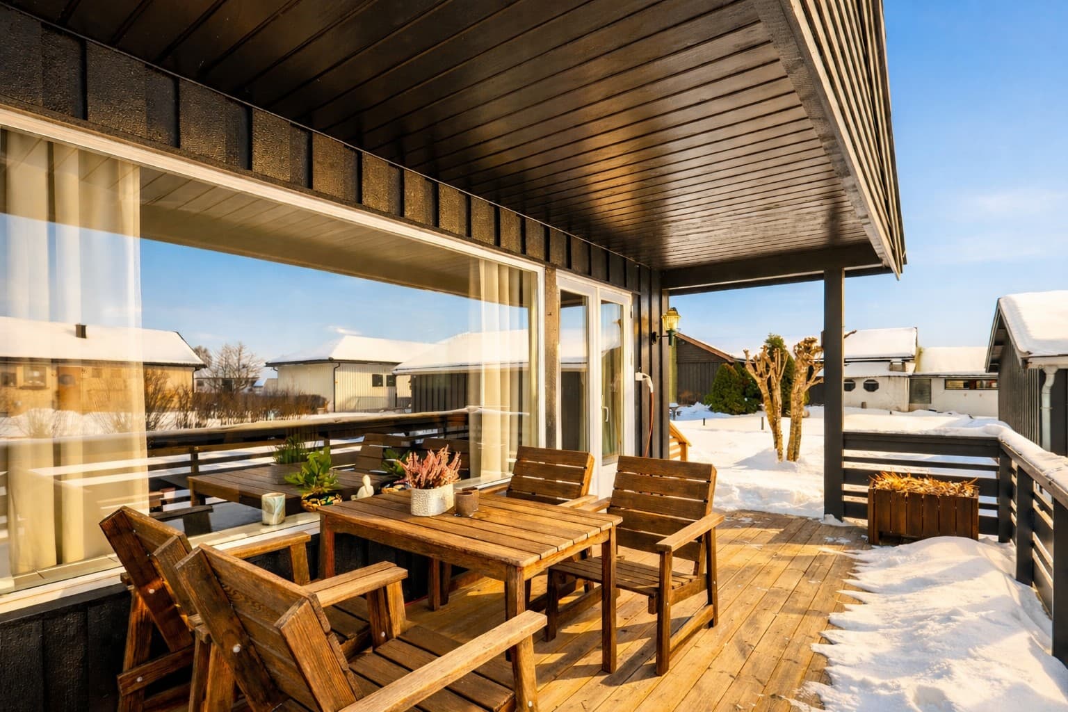 Her kan utesesongen forlenges fra tidlig vår til sene høstkvelder, med pledd over knærne og kaffekoppen i hånden.