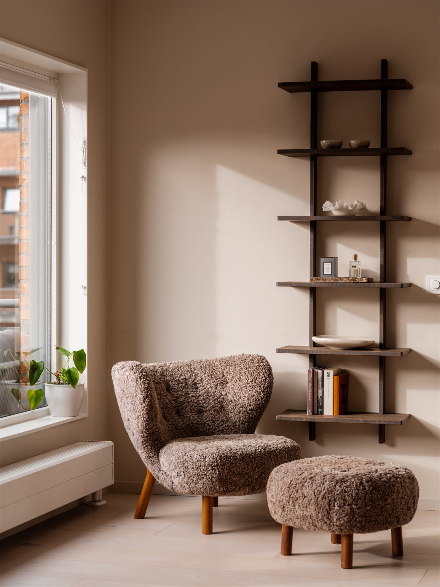 Radiatorer sørger for deilig temperatur i leiligheten.