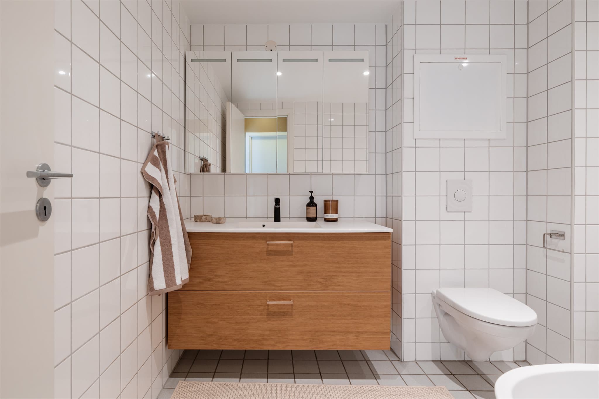 Bad nr. 1! Romslig med flislagte overflater og deilig varme i gulvet.