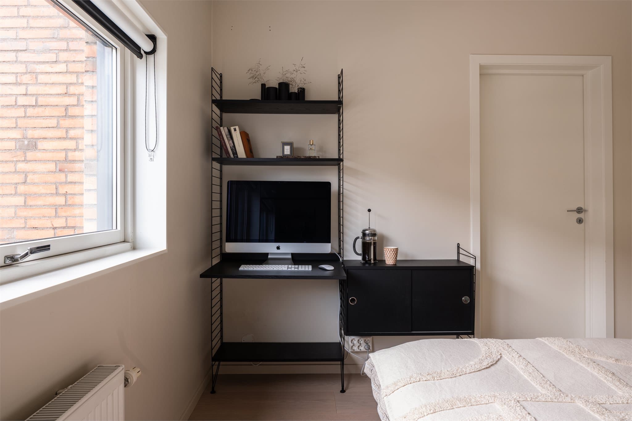 Det er også plass til et praktisk oppsett for hjemmekontor eller andre hobbyaktiviteter.