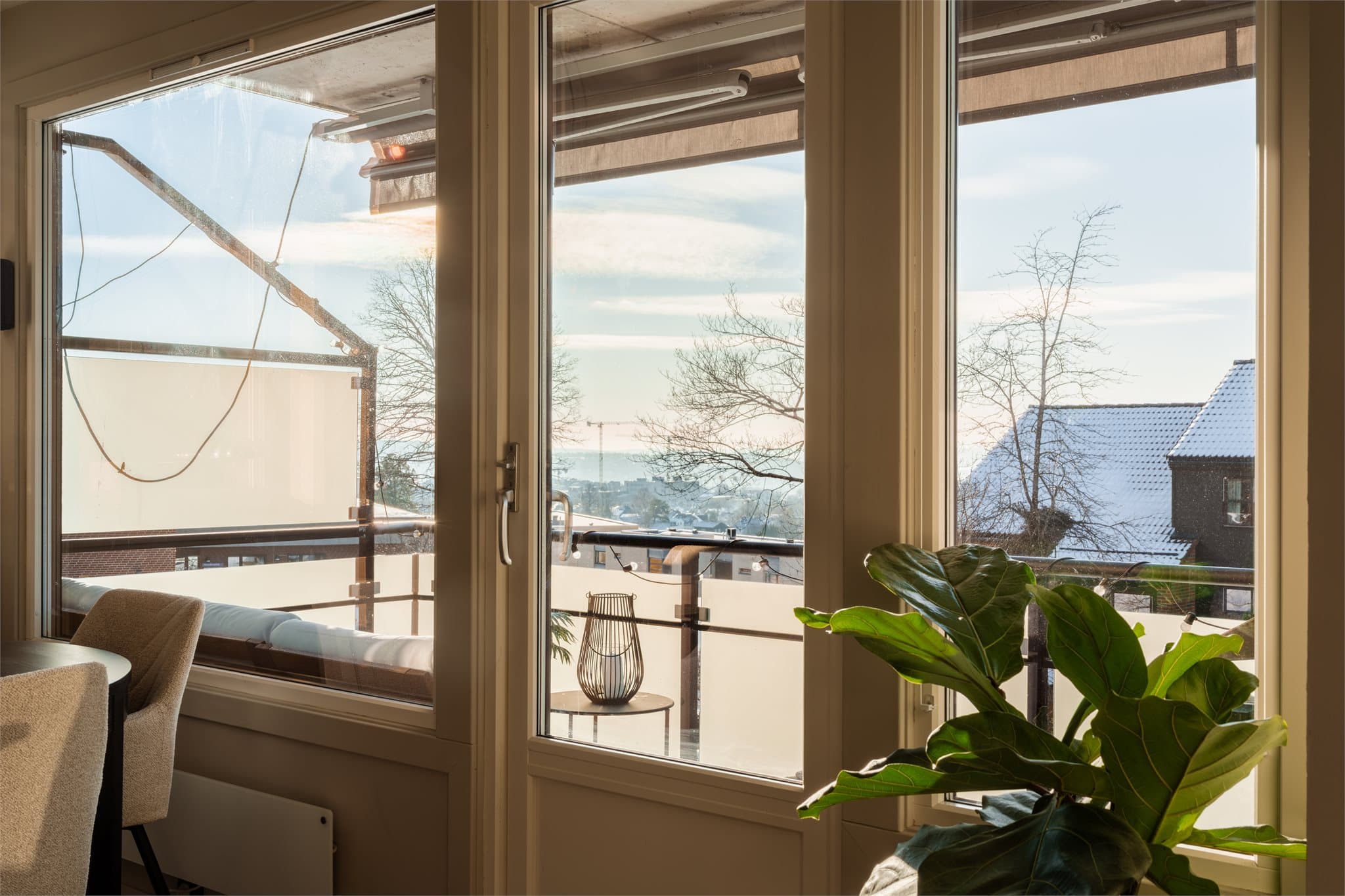 Glassrekkverket på balkongen ble skiftet i 2016.