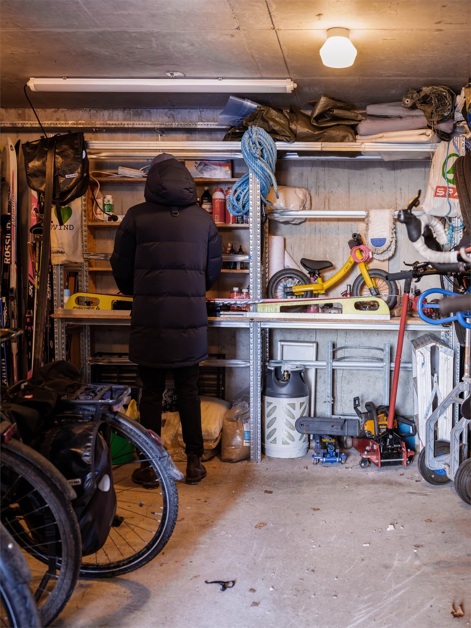 I tillegg disponerer beboerne i borettslaget skibod med smørebenk, samt felles sykkelbod.