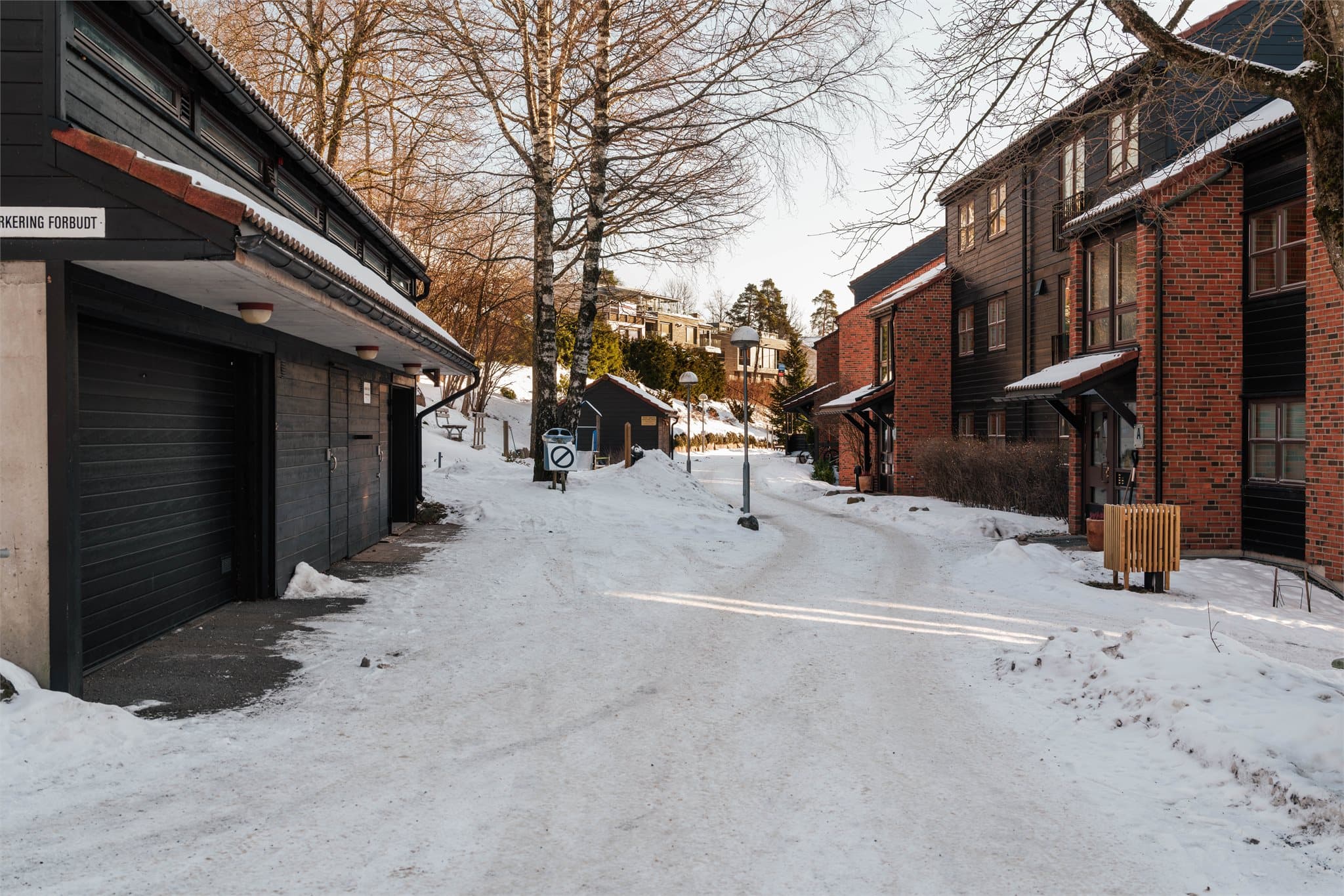 Hverdagslogistikken er enkel med kort vei til både barnehager, skoler og butikker.