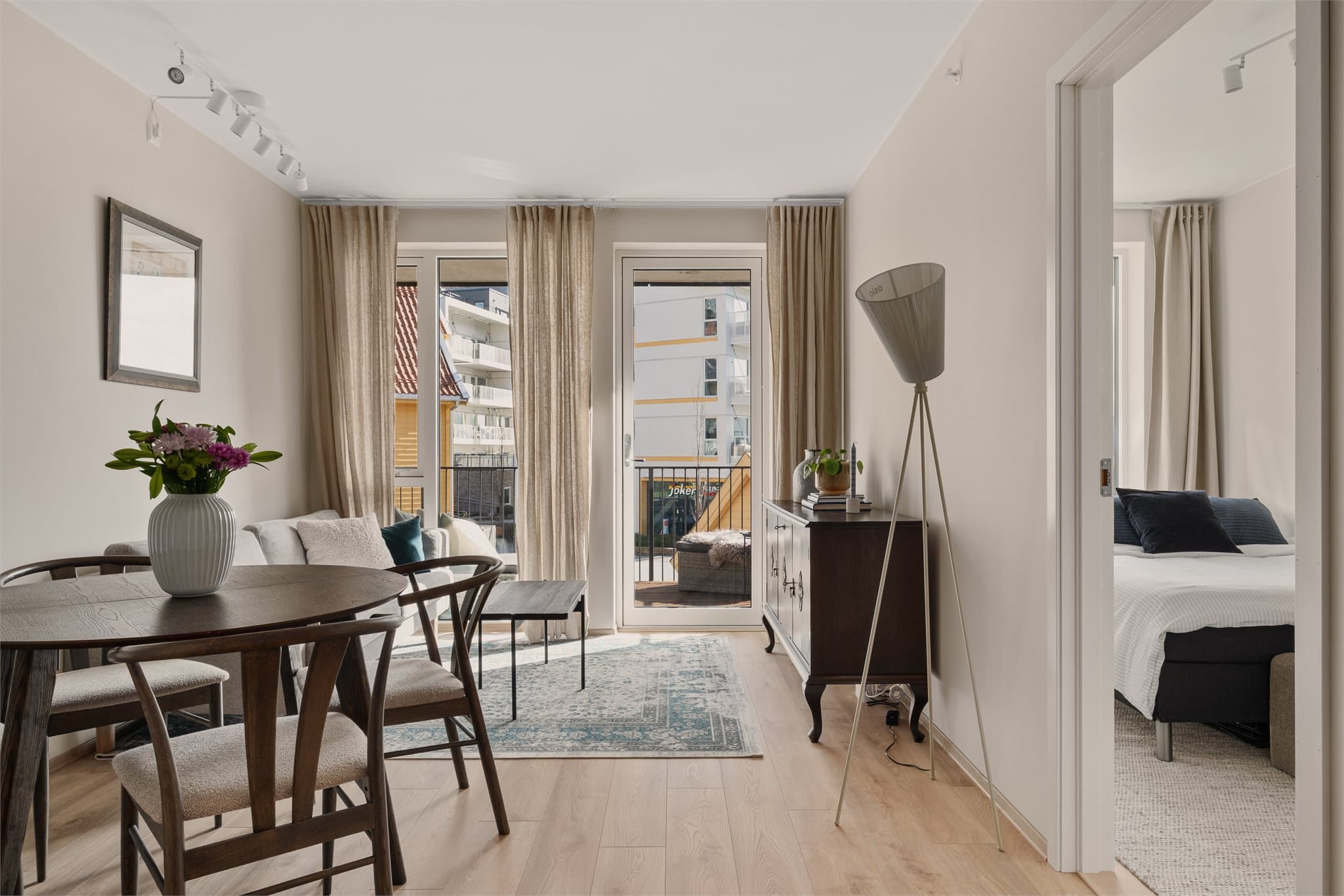 - Leiligheten byr på en rekke gode kvaliteter som bla. heisadkomst, rause vindusflater, god takhøyde og svært god planløsning -