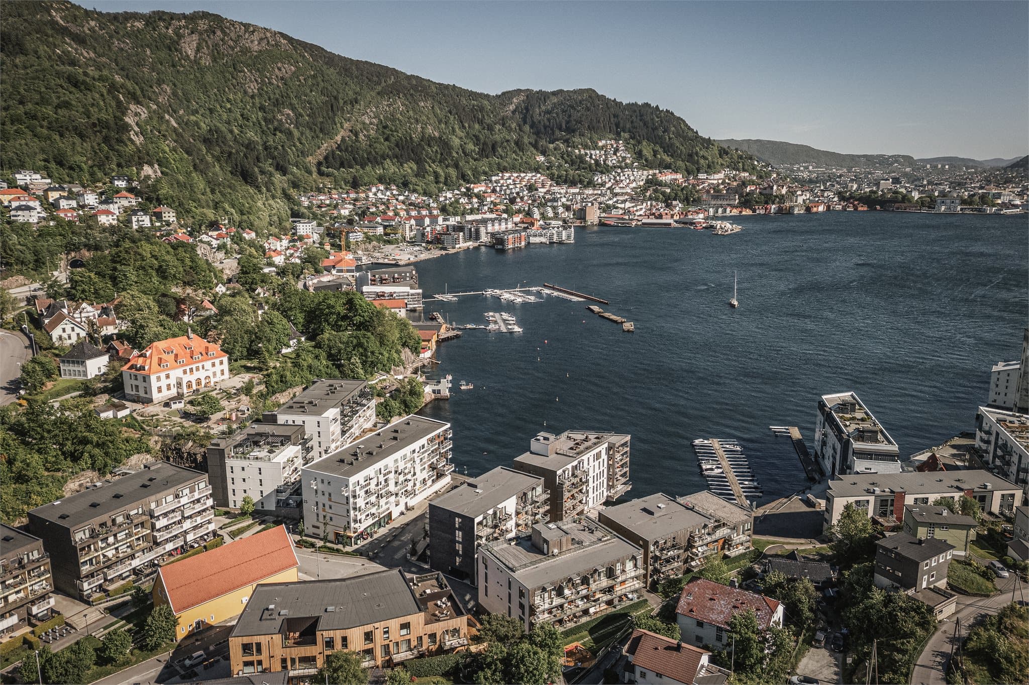 - Til Bergen storsenter er det kun en 6 minutters kjøretur fra leiligheten -