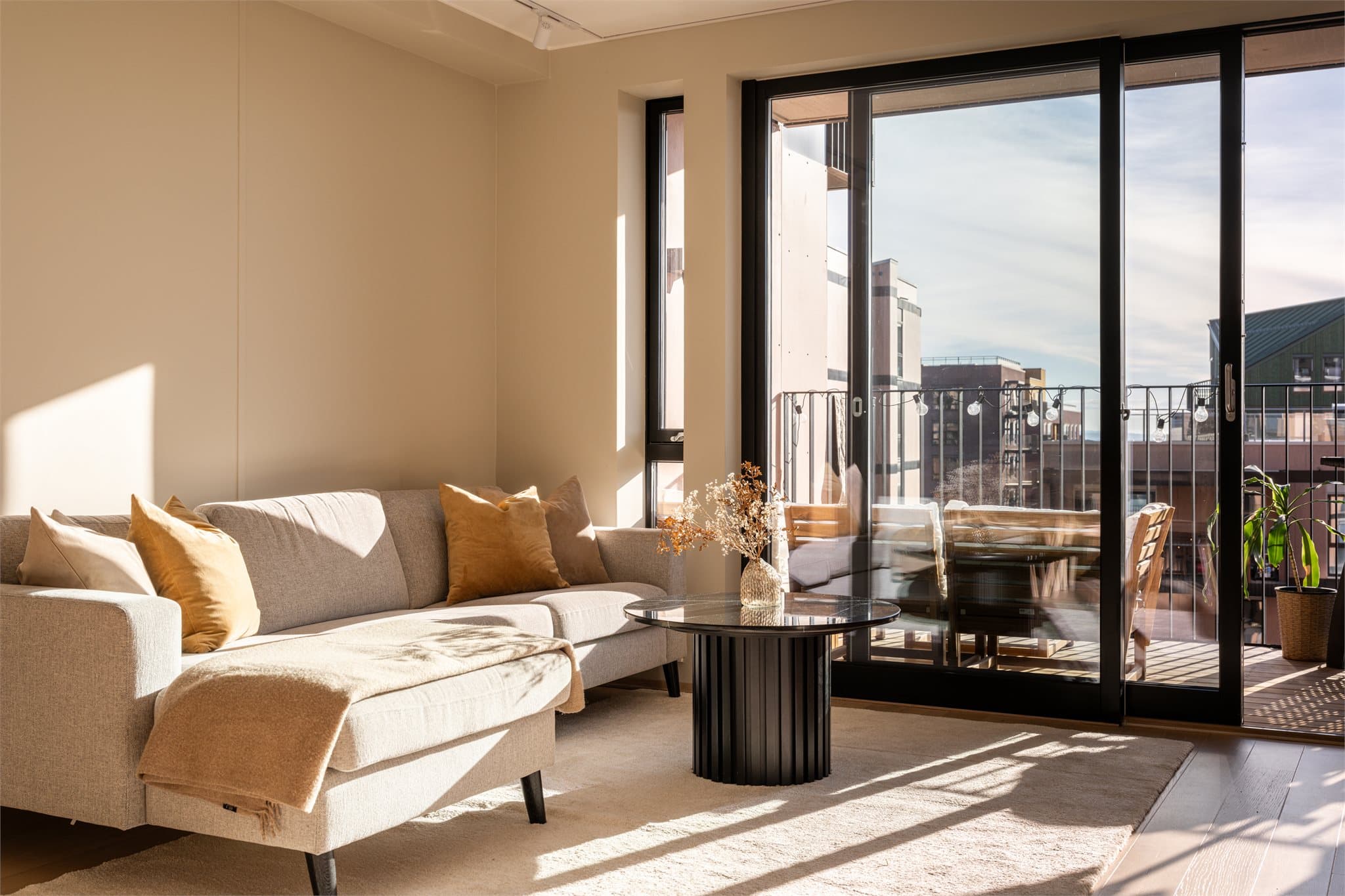 Boligen stod ferdig i 2023 og holder en meget høy standard med nyboliggaranti til 2028.