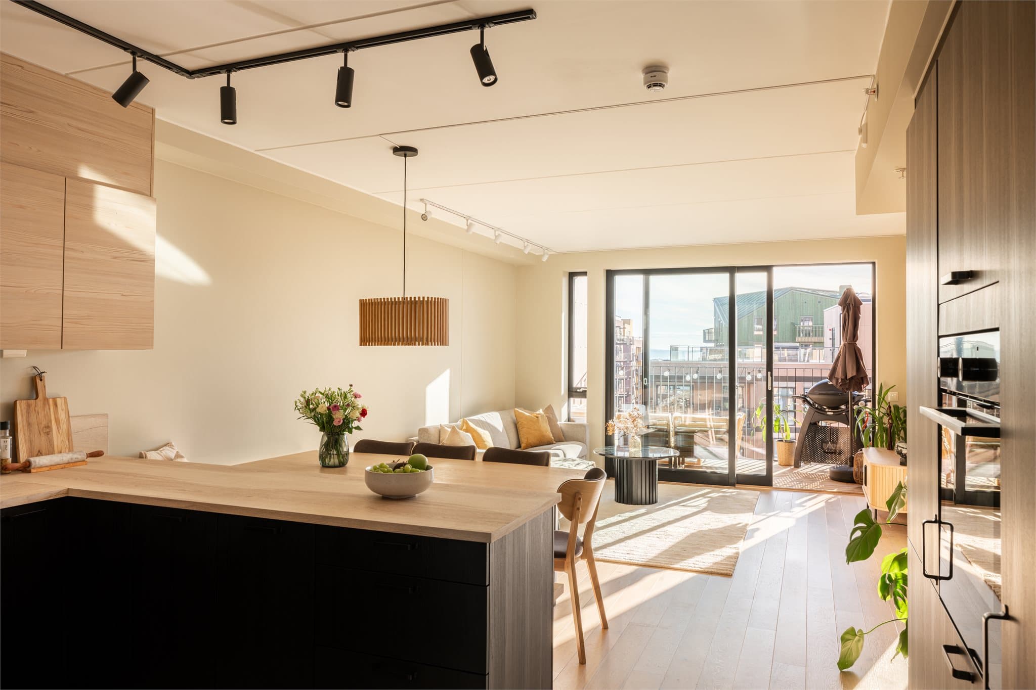 Vannbåren gulvvarme kombinert med byggeår/isolasjon fra 2023 gir boligen en jevn og god temperatur, i tillegg til veldig lave strømutgifter.