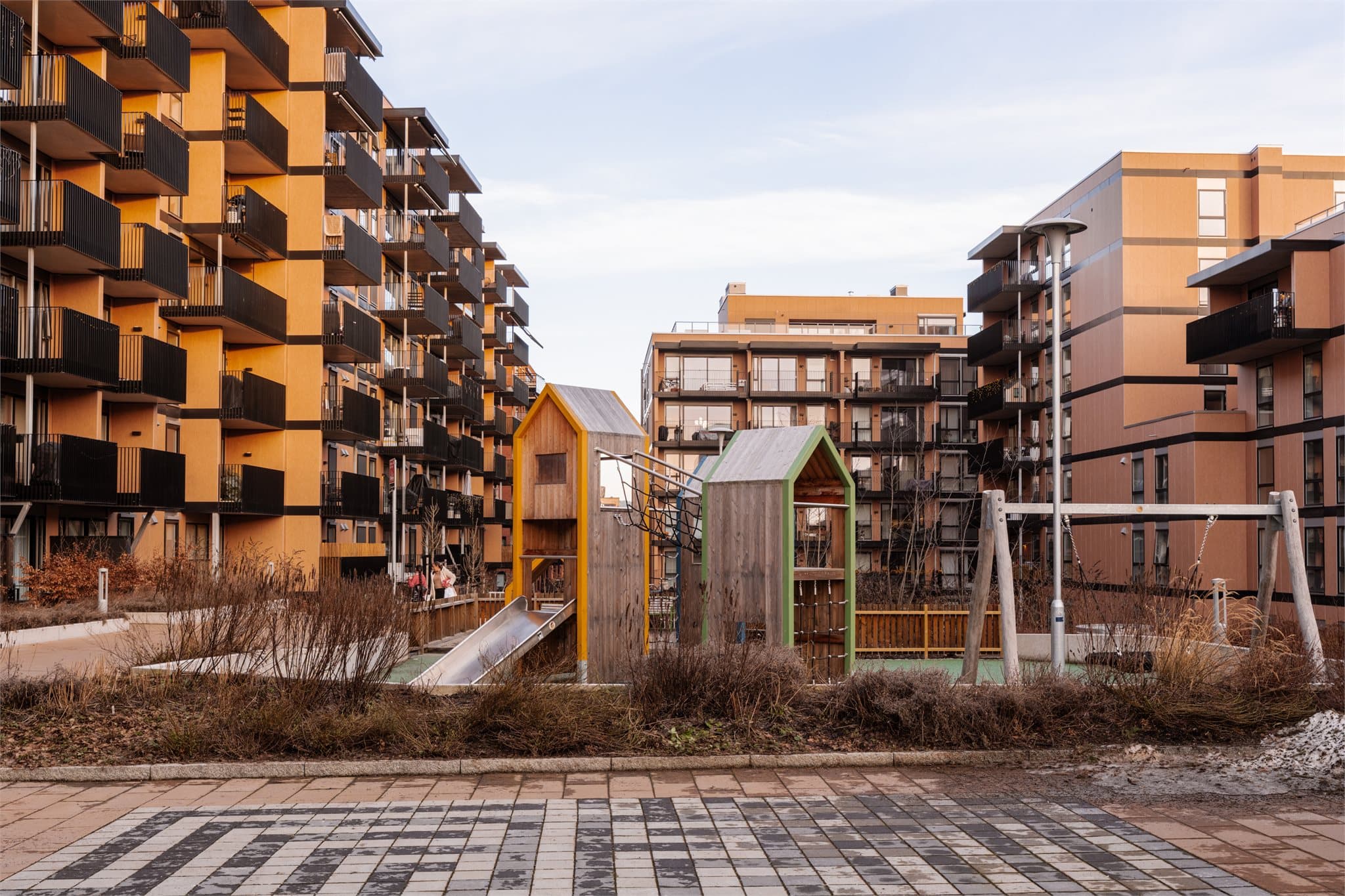 Barnevennlig nabolag med lekeplasser for de minste.