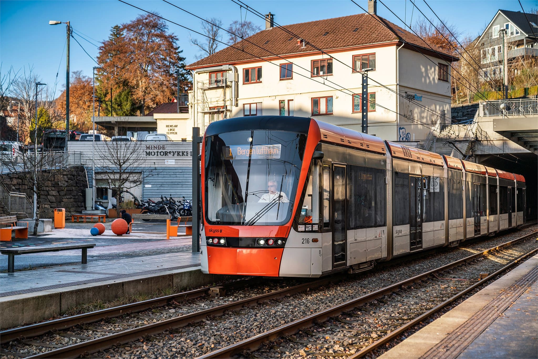 - Kun 5 minutters gange til bybanestoppet på Paradis og 3 minutters gange til busstoppet på Paradis -