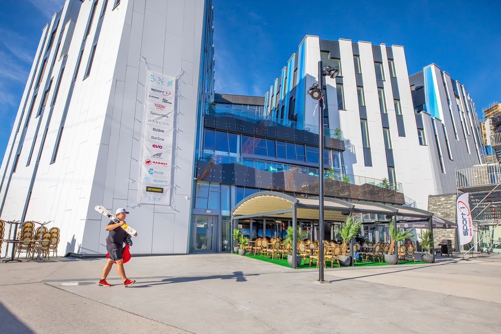 I området ved Lørenskog stasjon finner du én av verdens råeste helårsarena for snøopplevelser - SNØ.