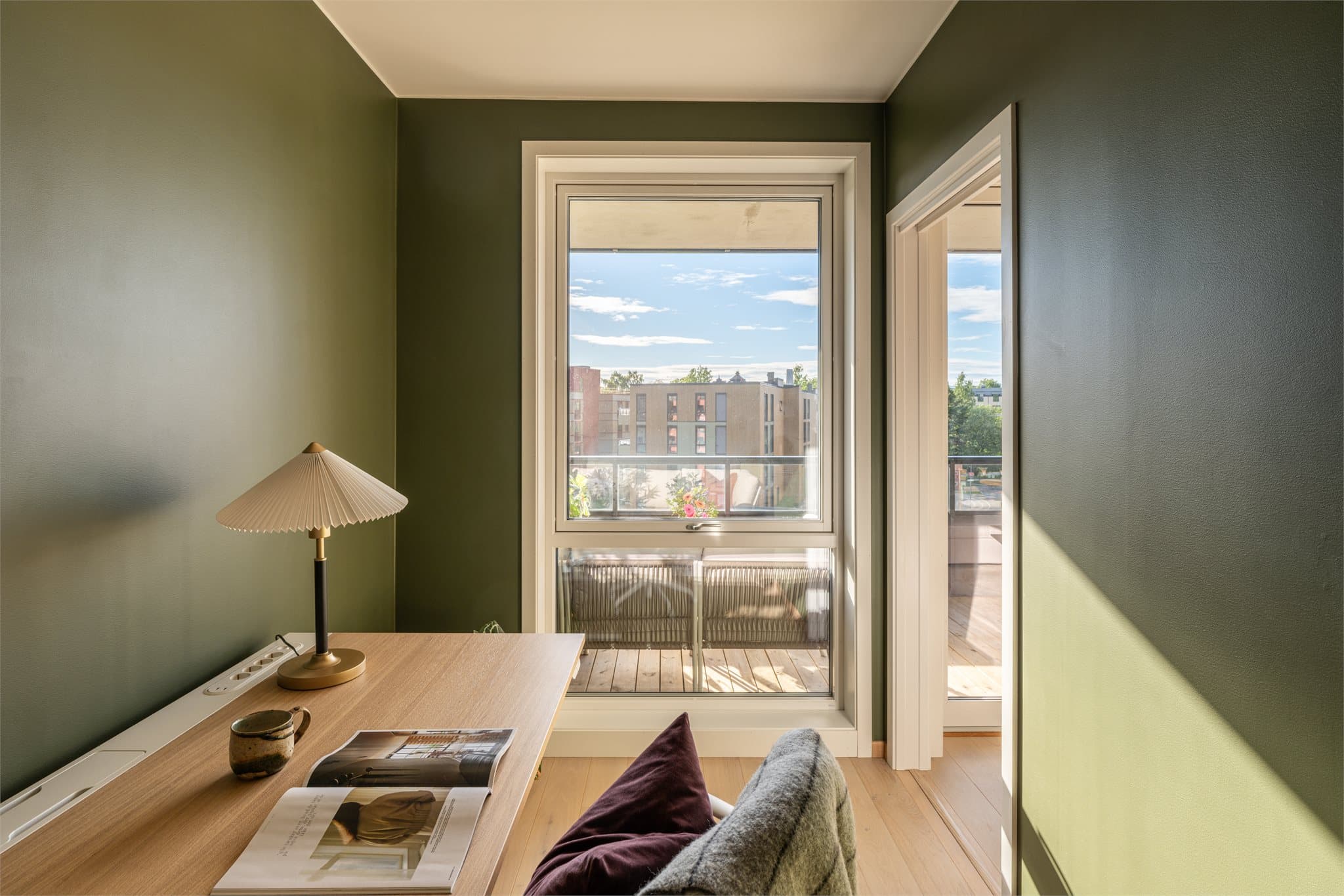 Soverom 2 har god plass til både kontor og gjesterom.
