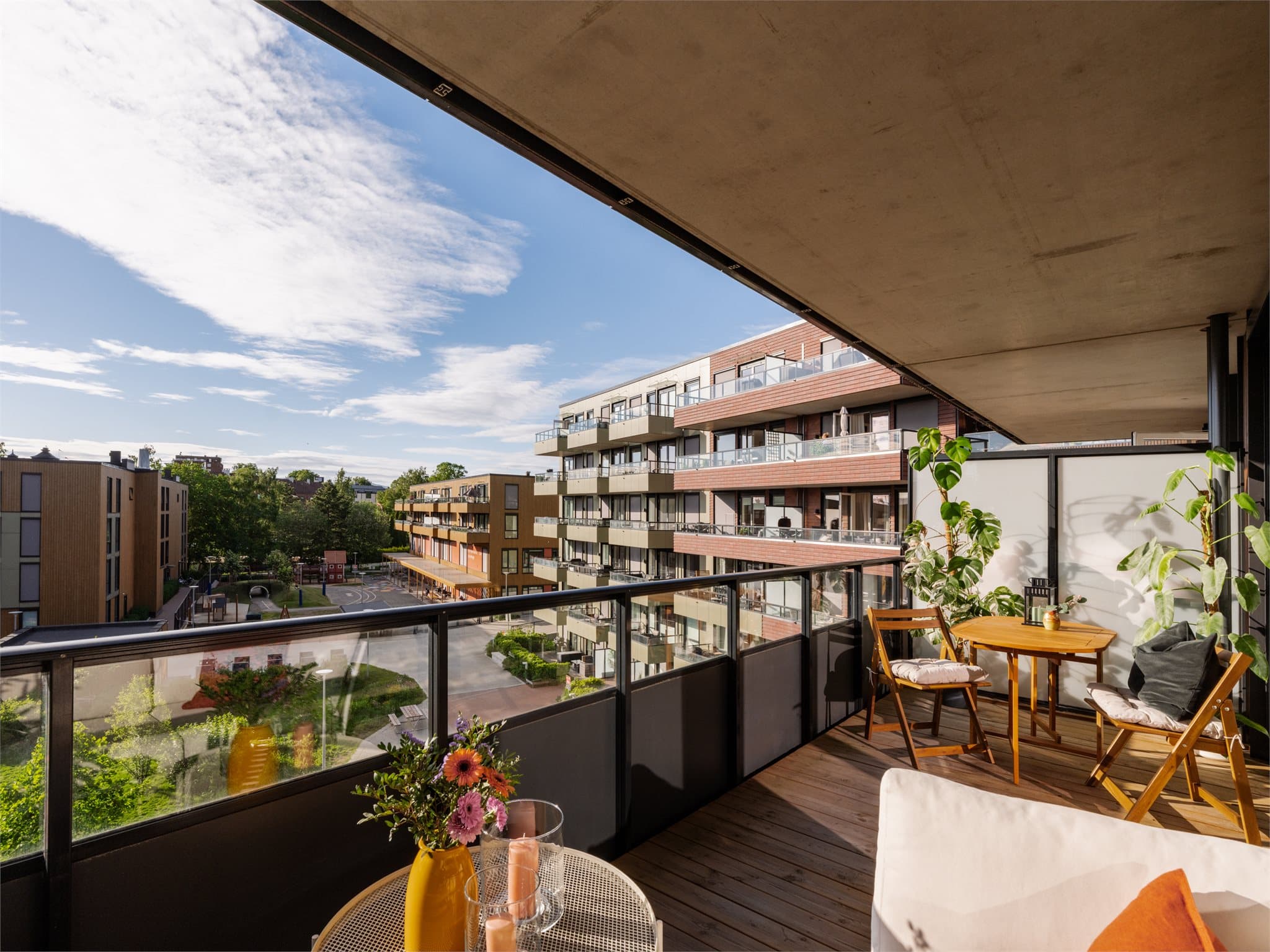 Det er god plass til både spiseplass og lounge for hyggelige sammenkomster om sommeren.