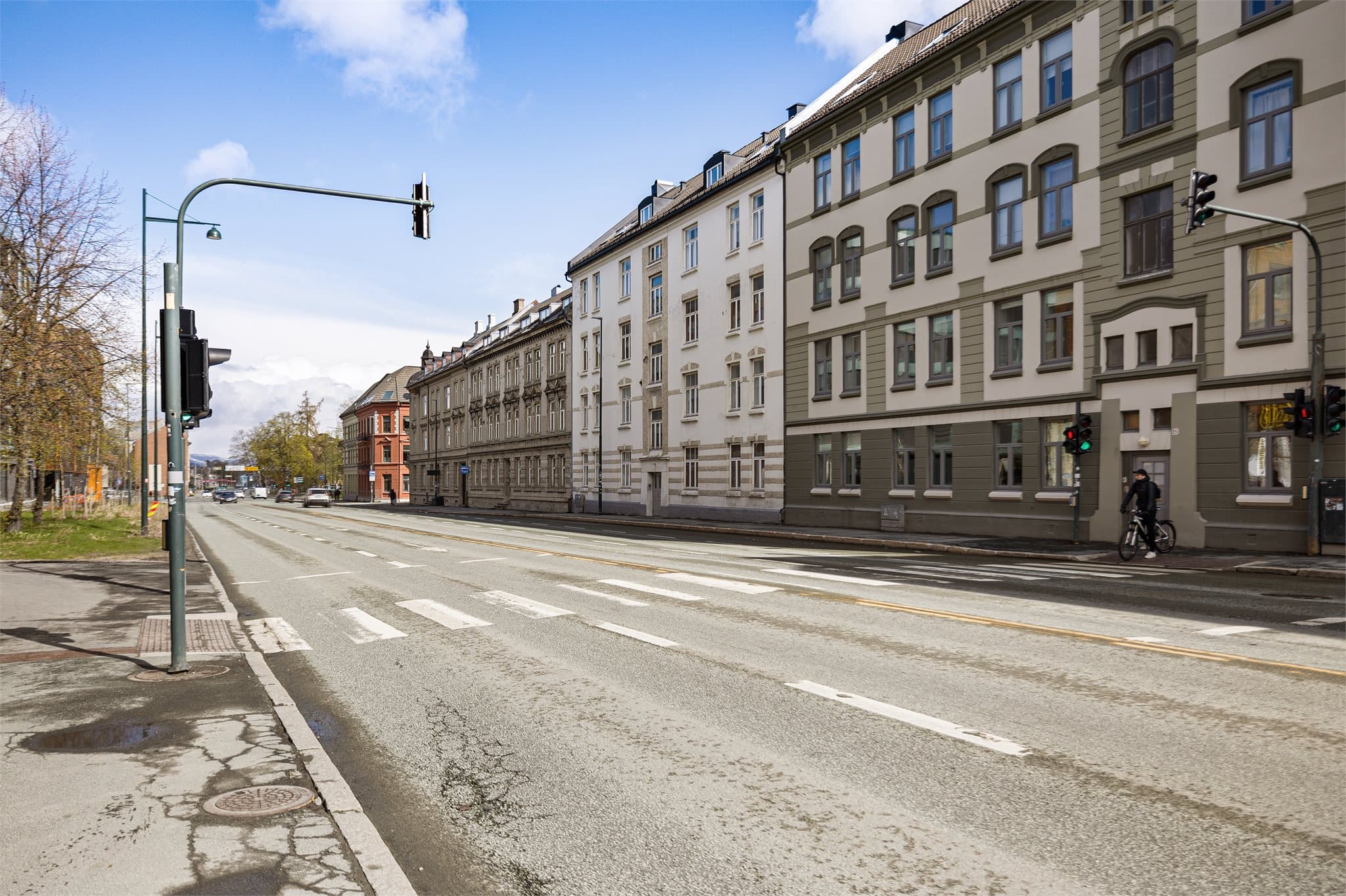 Her bor du meget sentralt med kort vei til blant annet sentrum, Bakklandet, NTNU-Gløshaugen, St.Olavs og Nidelven.