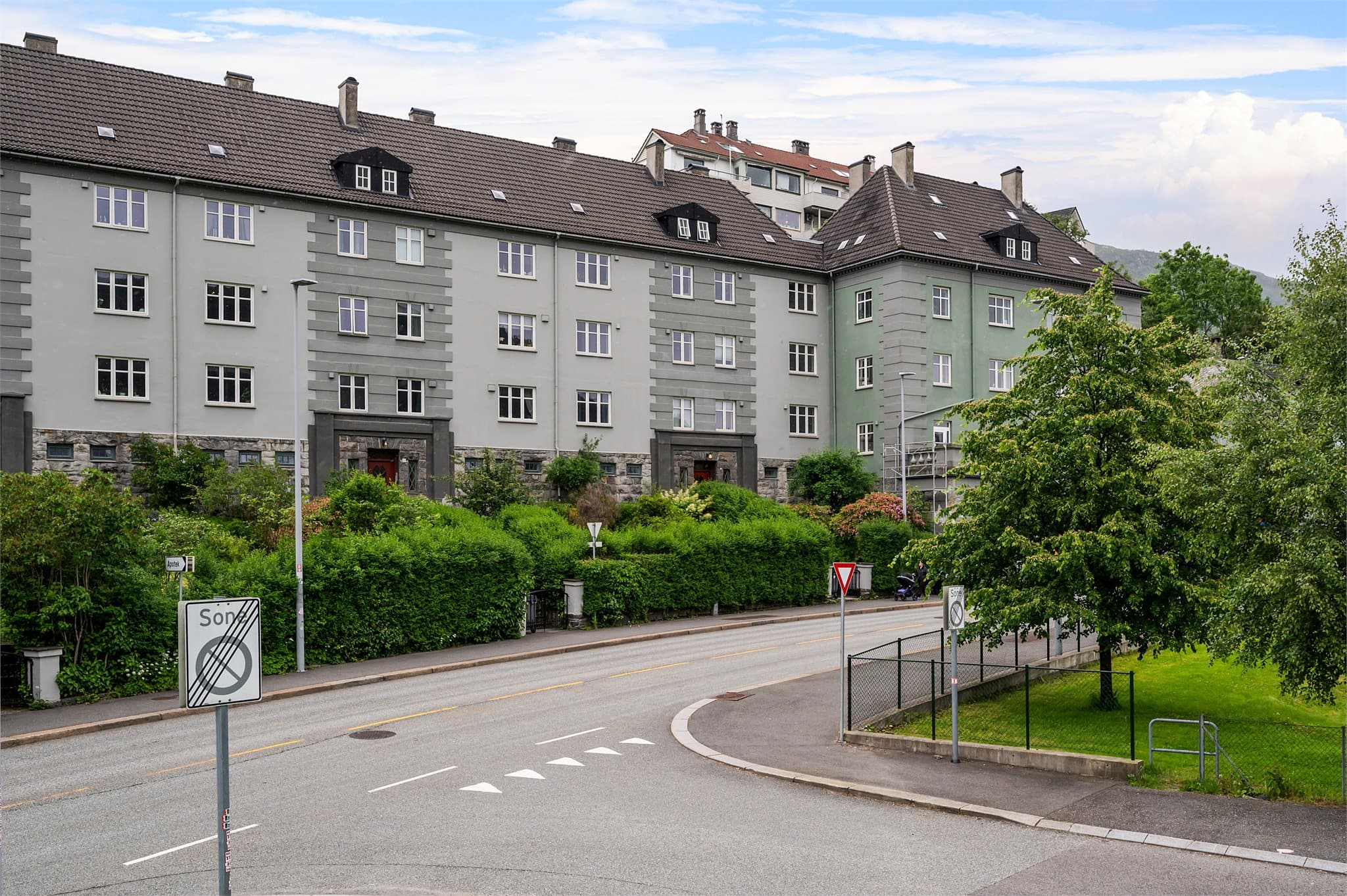 - Daglige servicetilbud og kollektivtransport er en kort spasertur unna - Kort vei til sentrum -