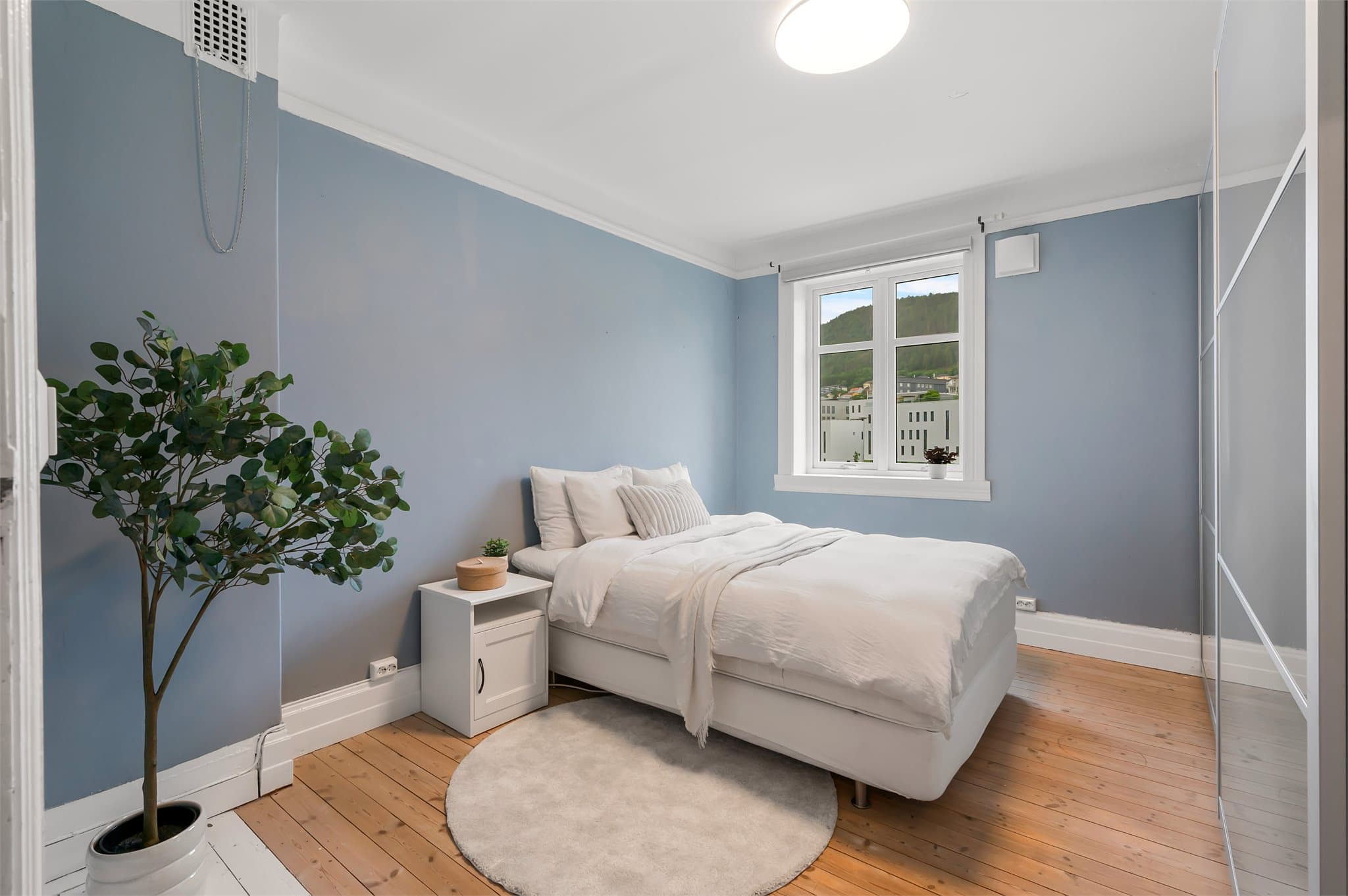 - Romslig soverom på 13,6m² -