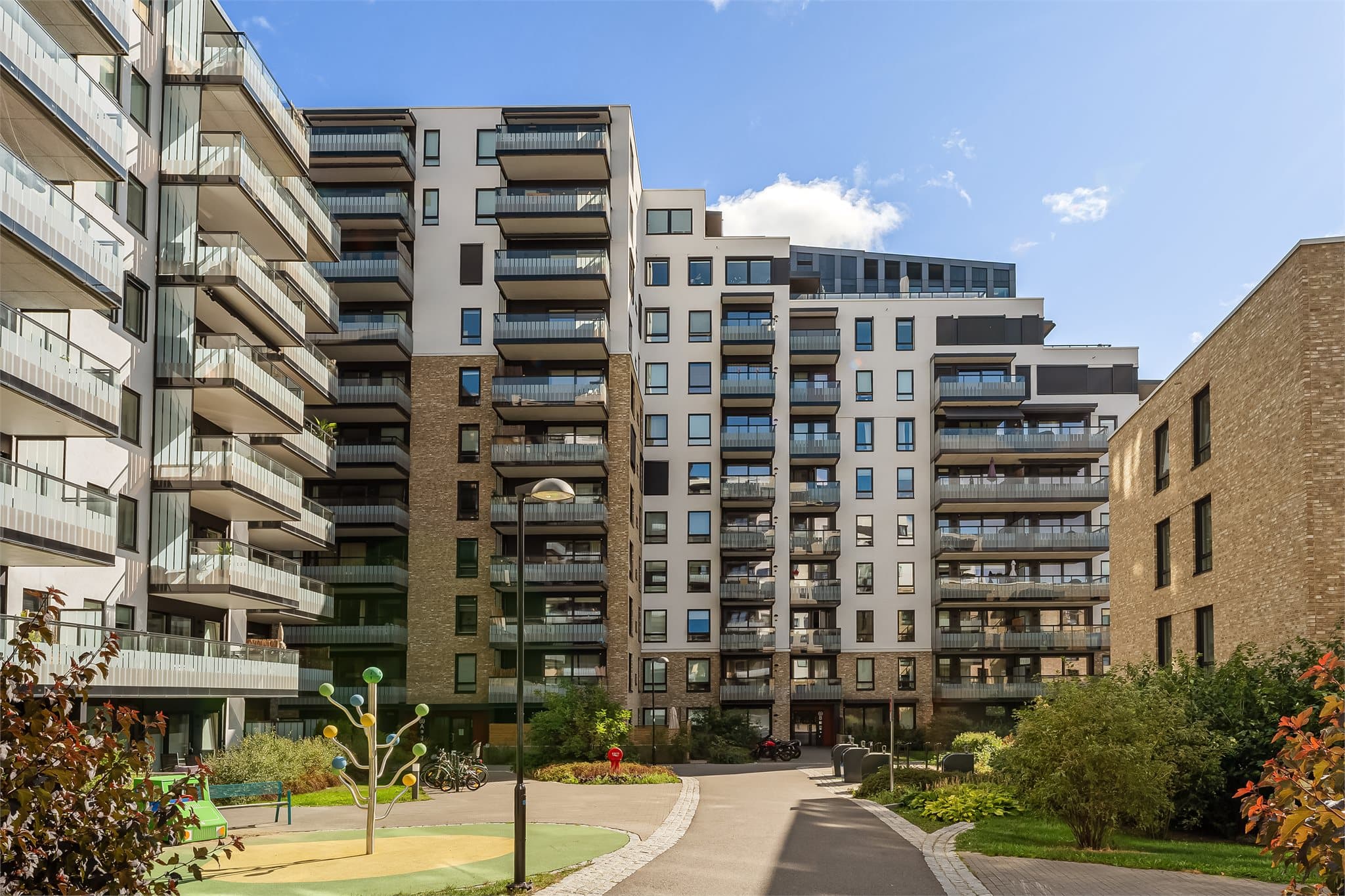 På Løren bor du midt i et populært område i stadig utvikling. Her har du kort vei til kollektivtransport, restauranter, sosiale møteplasser og fine turområder.