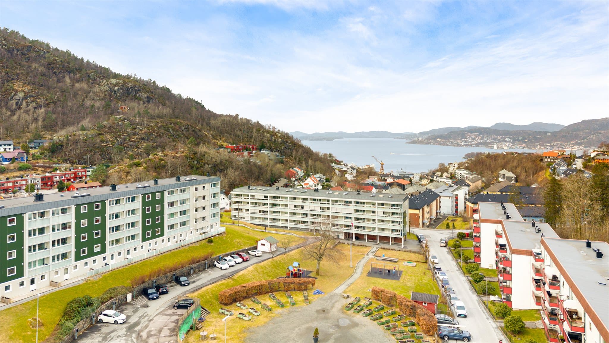 - Ved Oasen senter 9 minutter unna ligger også Fyllingsdalen Terminal, som er et sentralt knutepunkt for en rekke busslinjer -