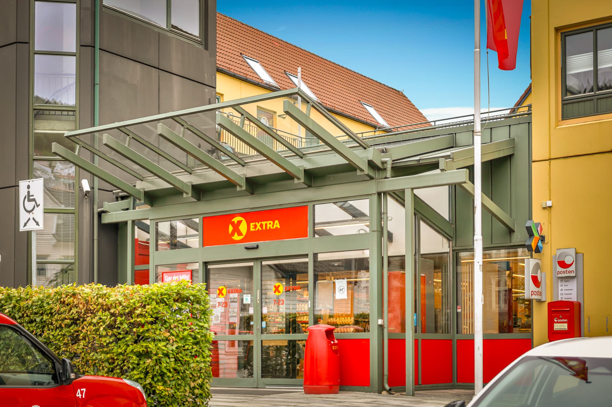 - Fra leiligheten er det en 7 minutters kjøretur til Extra Damsgård -