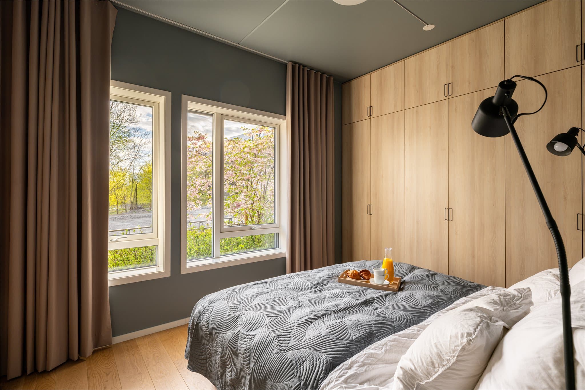 På soverommet er ingenting overlatt til tilfeldighetene, og rommet gir deg virkelig en følelse av å være på hotell.