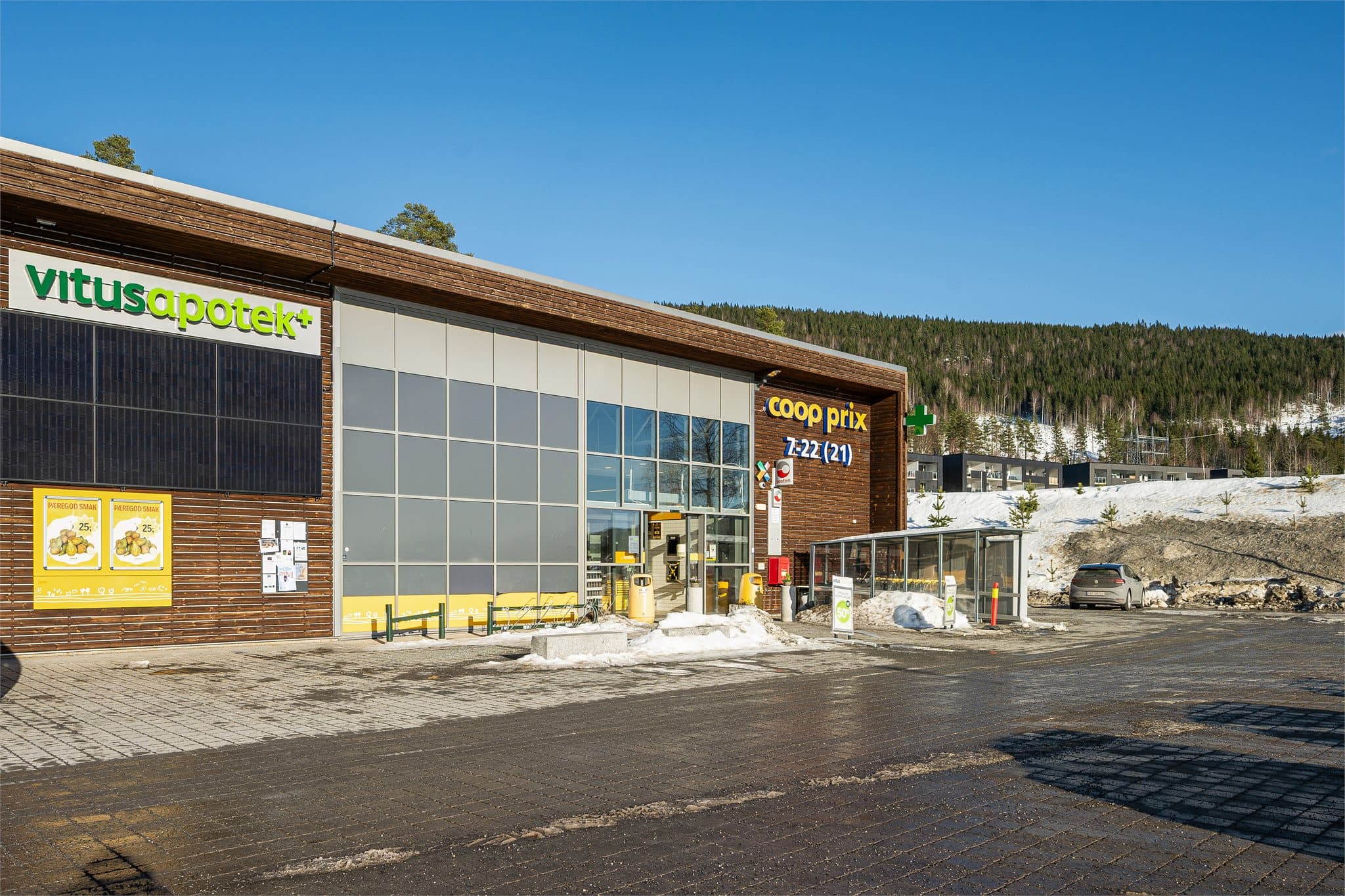 Midt i sentrum ligger Coop Prix Hurdal – en lett tilgjengelig dagligvarebutikk med godt utvalg av det du trenger i hverdagen. Apoteket ligger sentralt plassert i tilknytning til dagligvarehandel og andre servicetilbud i bygda.