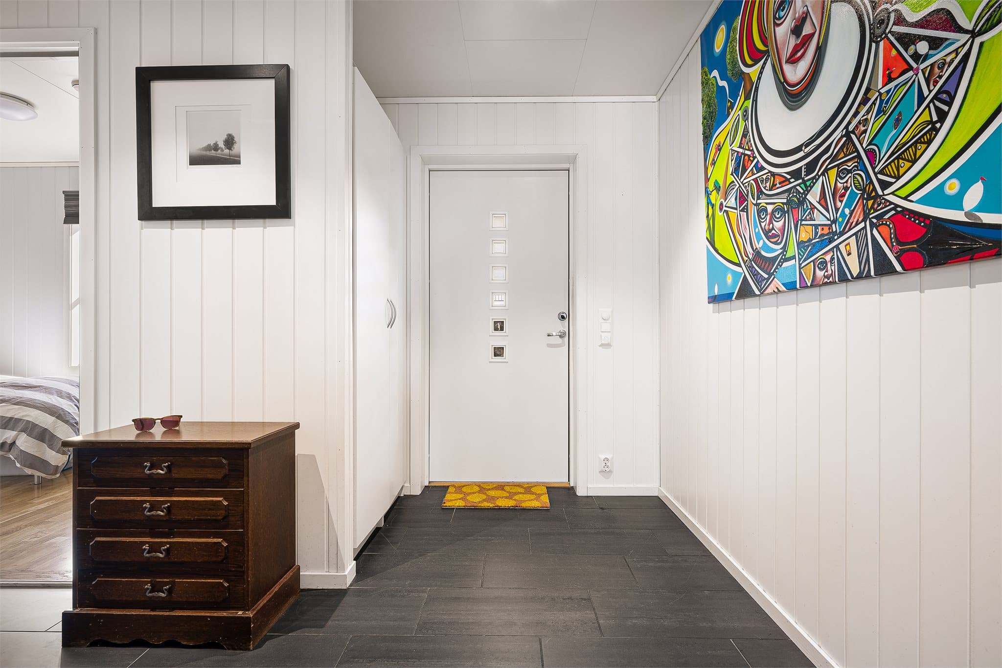 - Lyst og innbydende inngangsparti som måler 14,4 m² -