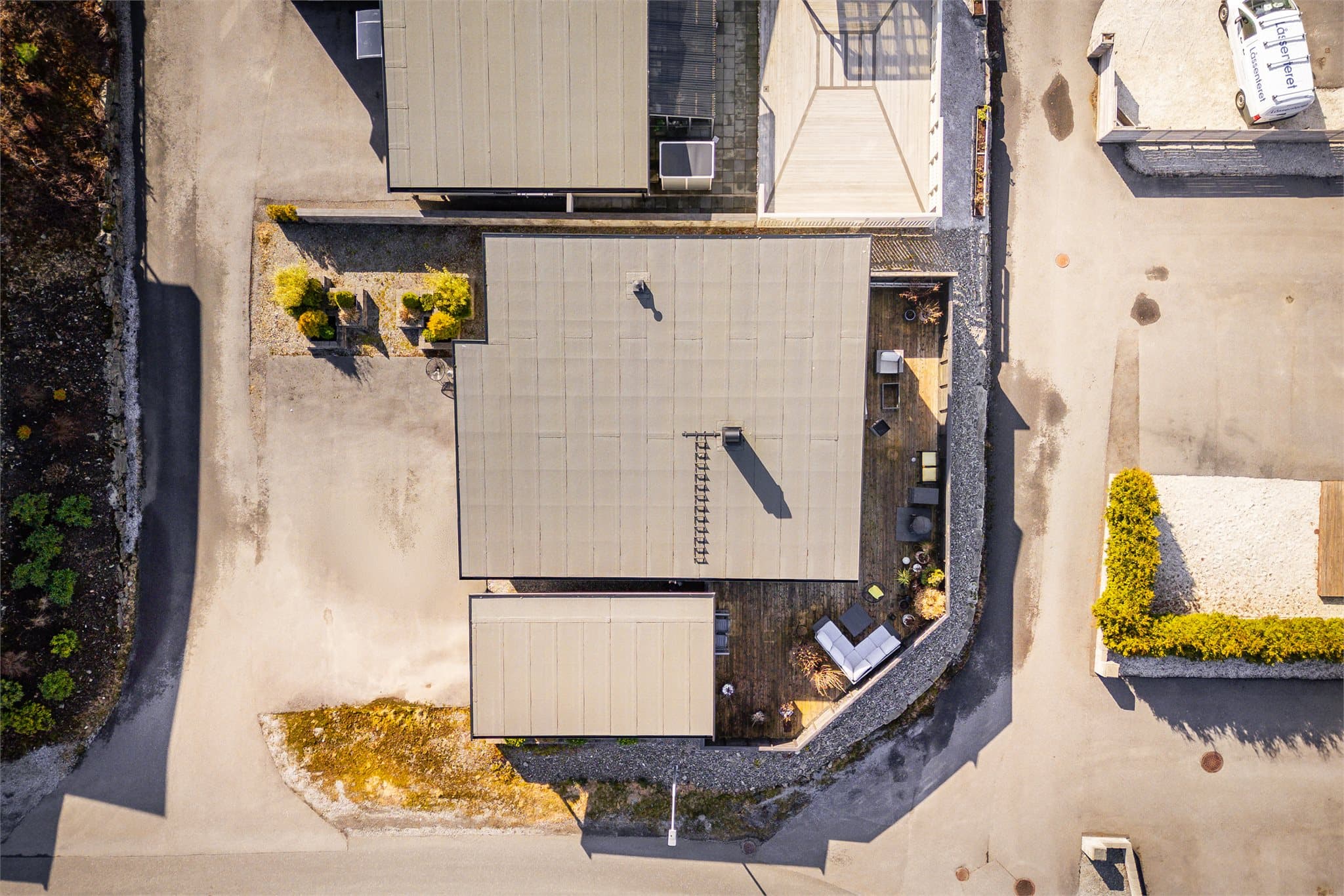 - Nå har du muligheten til å sikre deg en enebolig over ett plan i et naturskjønt boligområde med nærhet sjø -