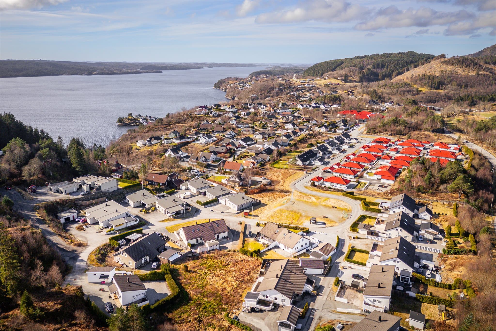 - For et utvidet servicetilbud finner du Knarvik senter 13 minutter unna -
