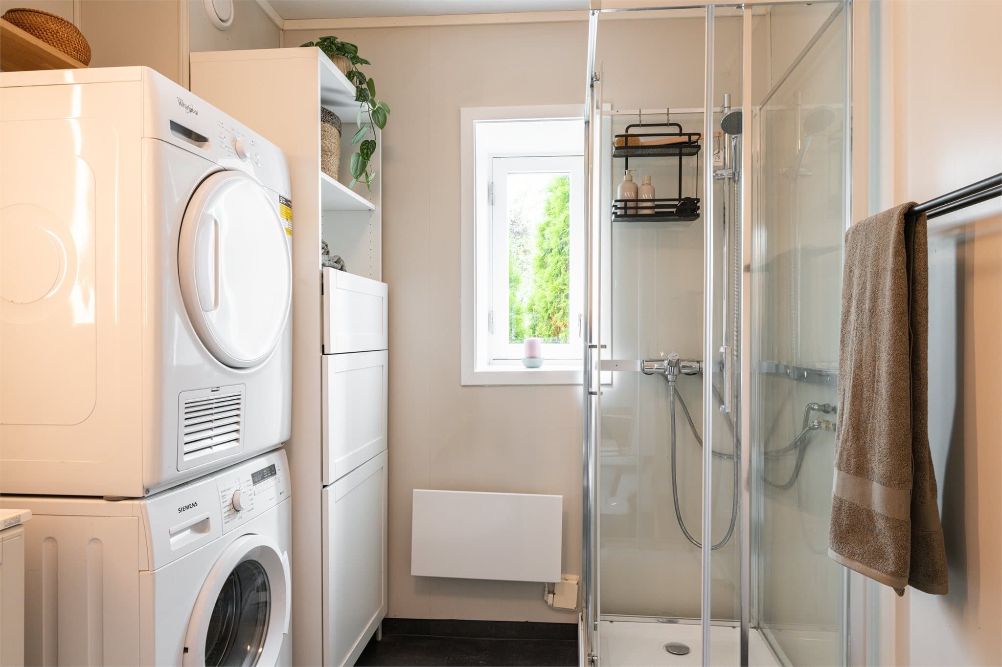 Det er opplegg for vaskemaskin og tørketrommel.