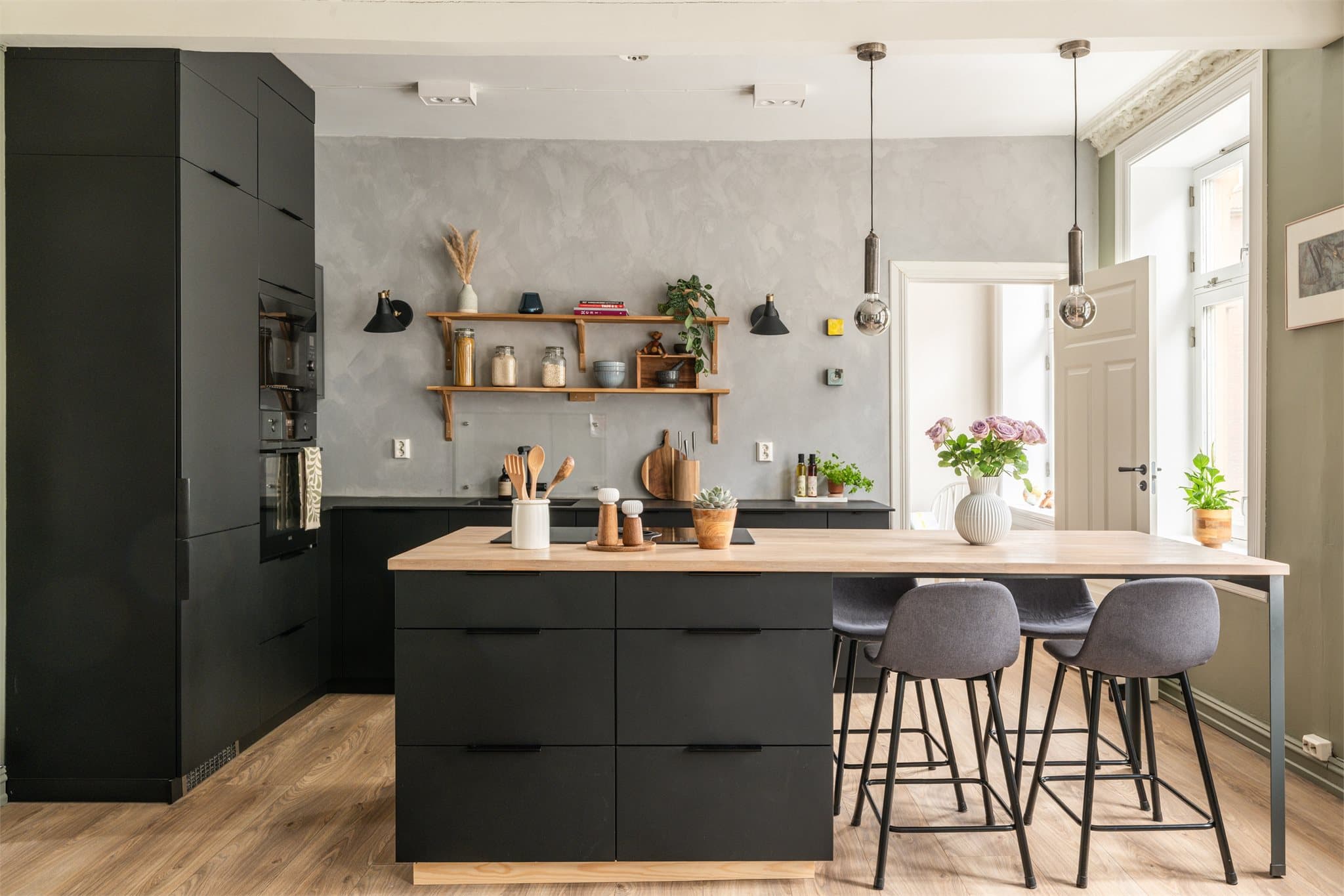 Milad Alexander Sabori v. Emera Eiendomsmegling ønsker velkommen til Christies Gate 36C.