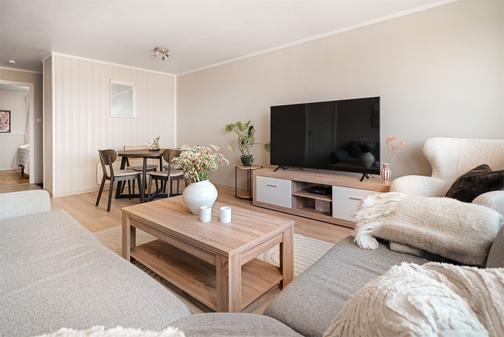 Flott og romslig 3-roms leilighet med attraktiv beliggenhet i byggets 3. etasje.