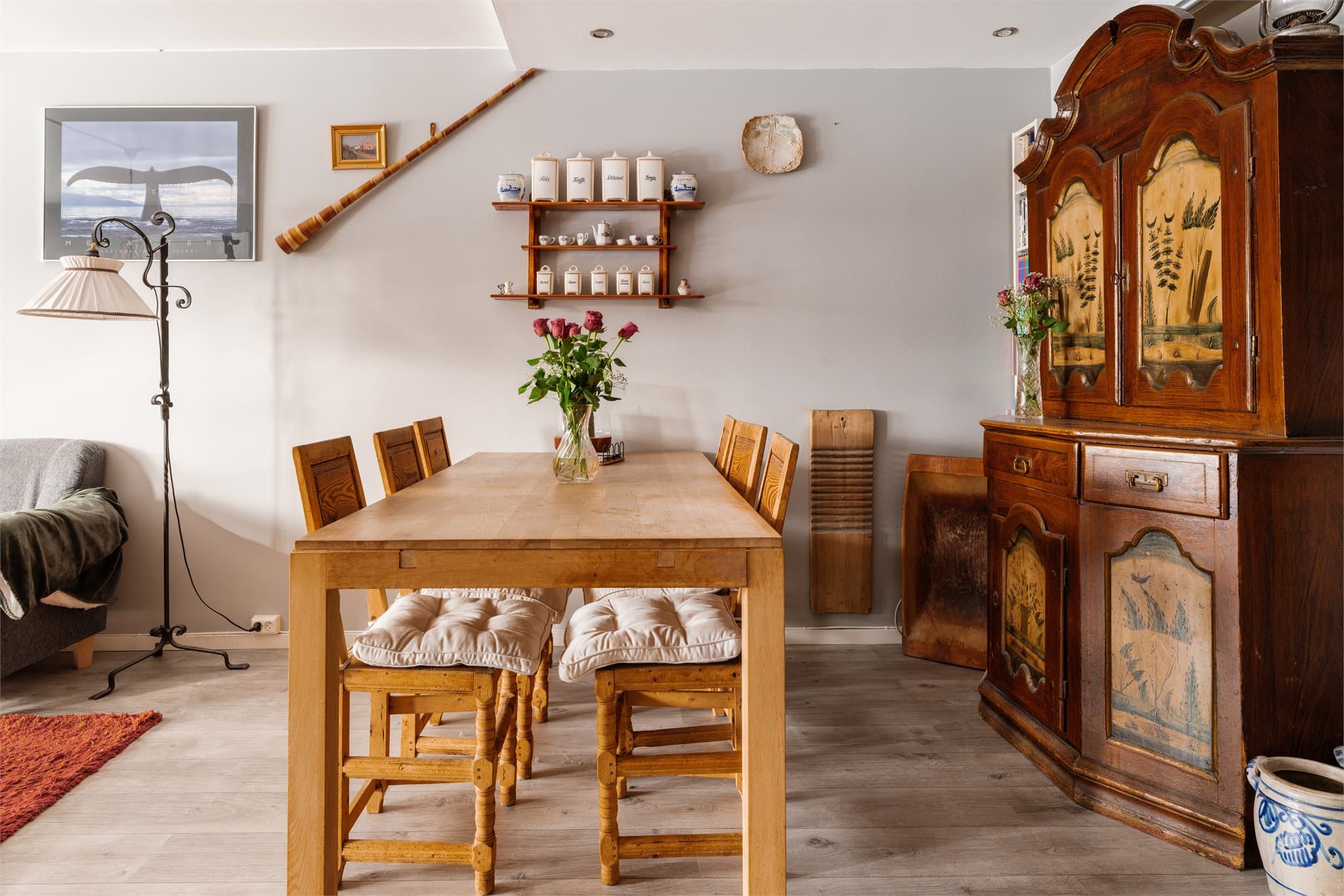 Kjekt å vite er at det er gulvvarme i hele leiligheten! Det gir god komfort og deilig varme i hjemmet.