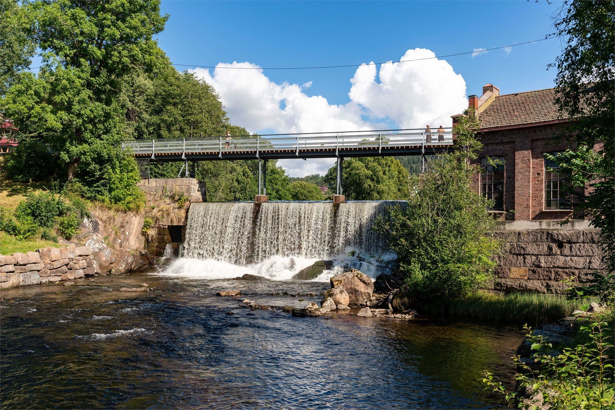 Frysja badeplass/Brekkedammen er en idyllisk dam i nærområdet ved øvre del av Akerselva med Oslos reneste badevann.