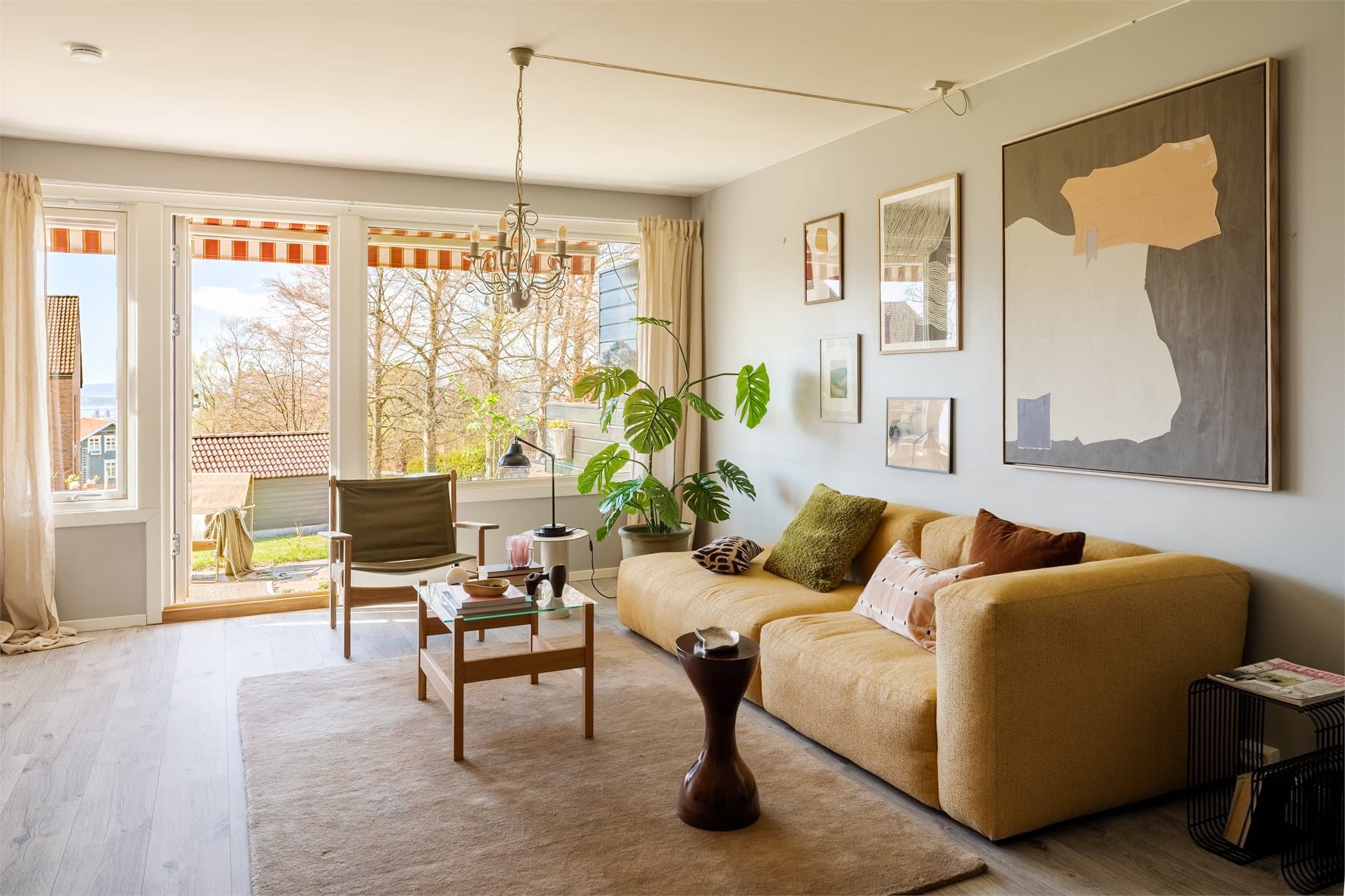 Et lyst og innbydende hjem med utmerket beliggenhet i et naturskjønt nabolag.