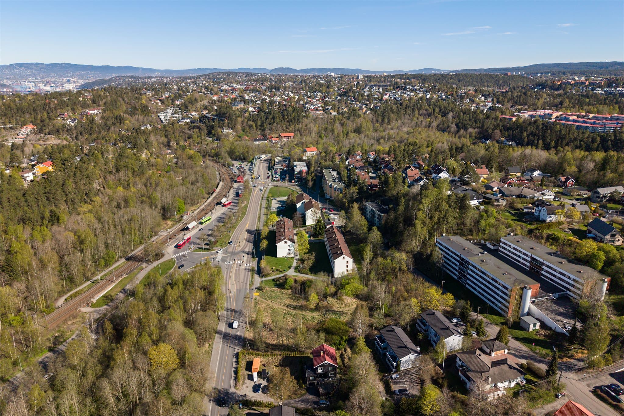 Hauketo Terrasse har en strategisk beliggenhet i Oslo sør, i et etablert boligområde med nærhet til eksisterende infrastruktur og servicetilbud.