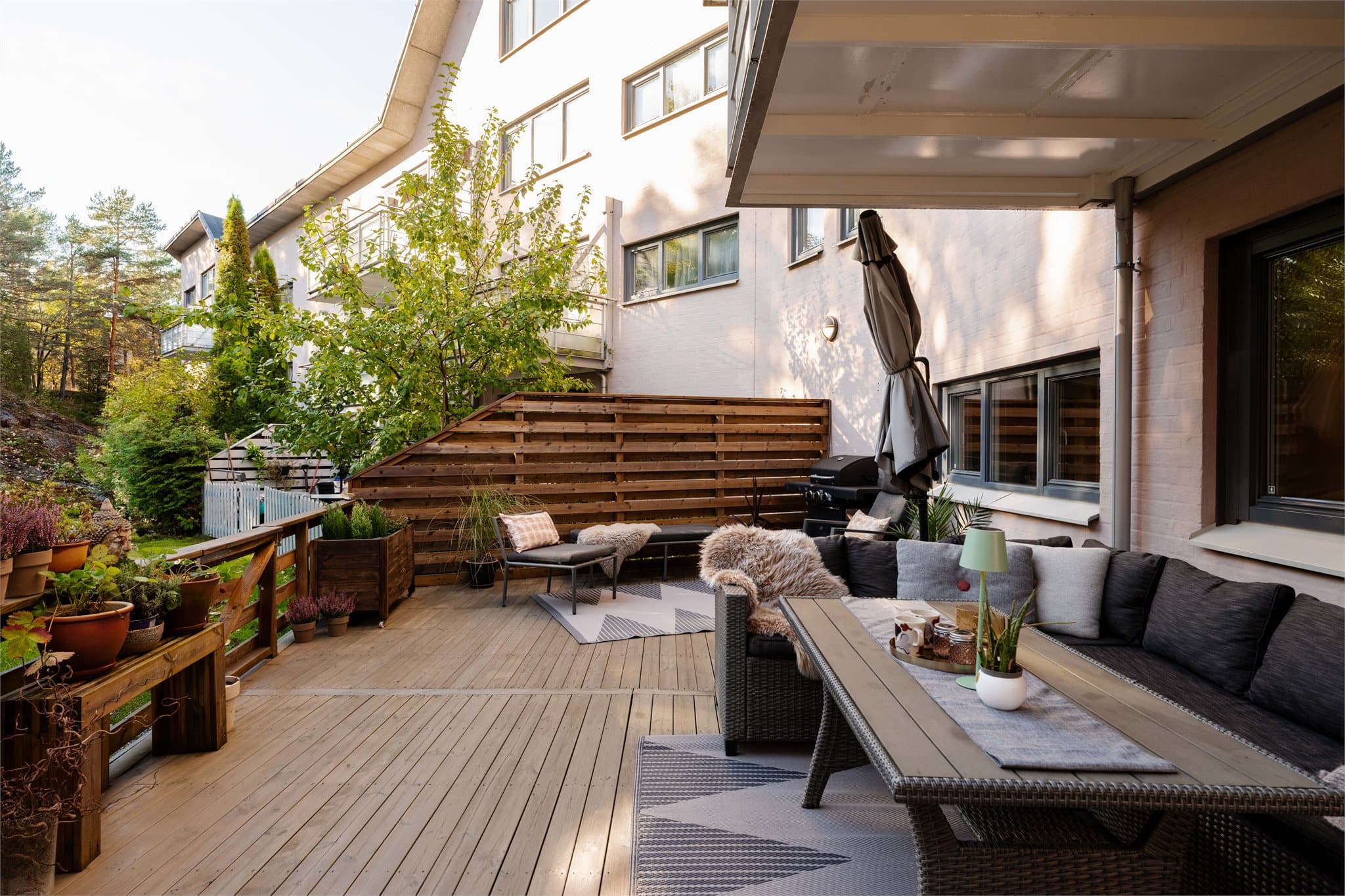 Her kan dere nyte en stor, sydvendt terrasse på hele 34 m².