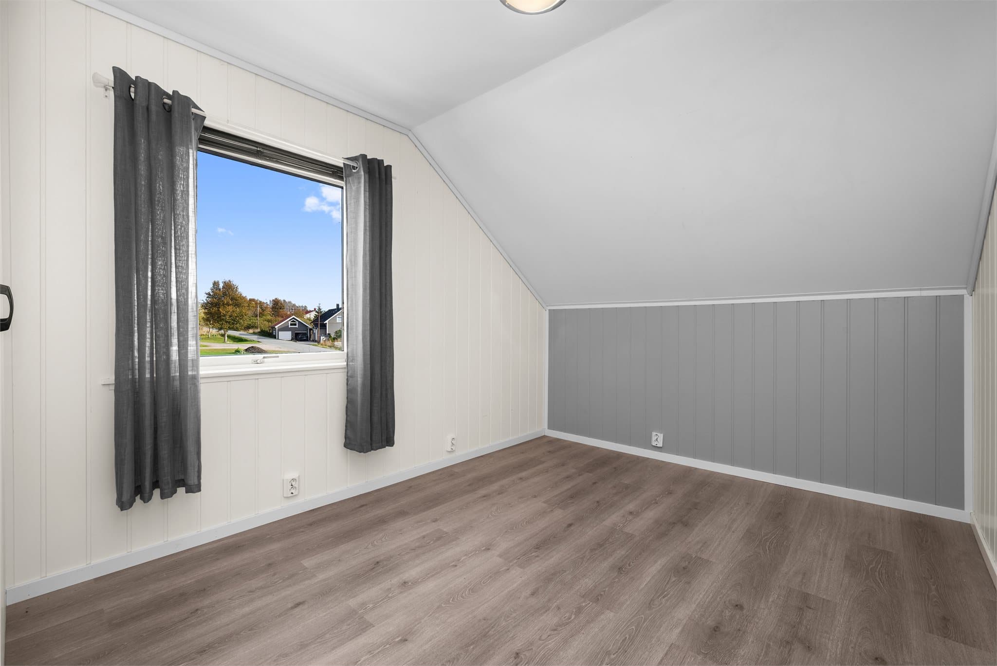 I overetasjen har boligen 4 soverom av gode størrelser og gode bruksmuligheter.