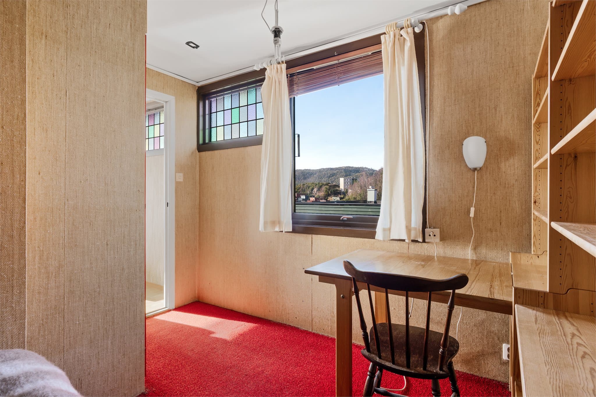 - Soverommet måler 9,6m² -