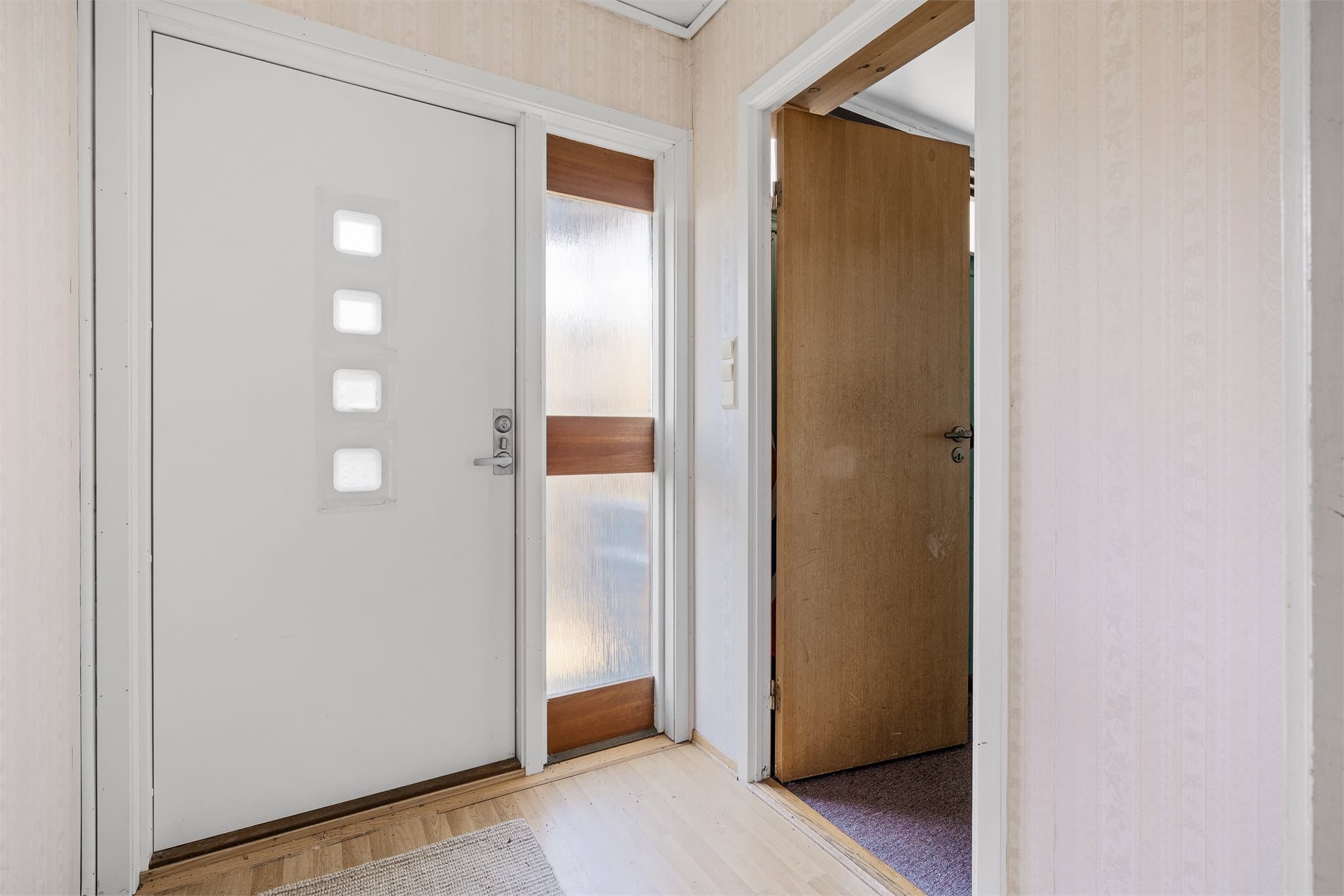 - Du blir ønsket velkommen hjem til en lys og trivelig entré -