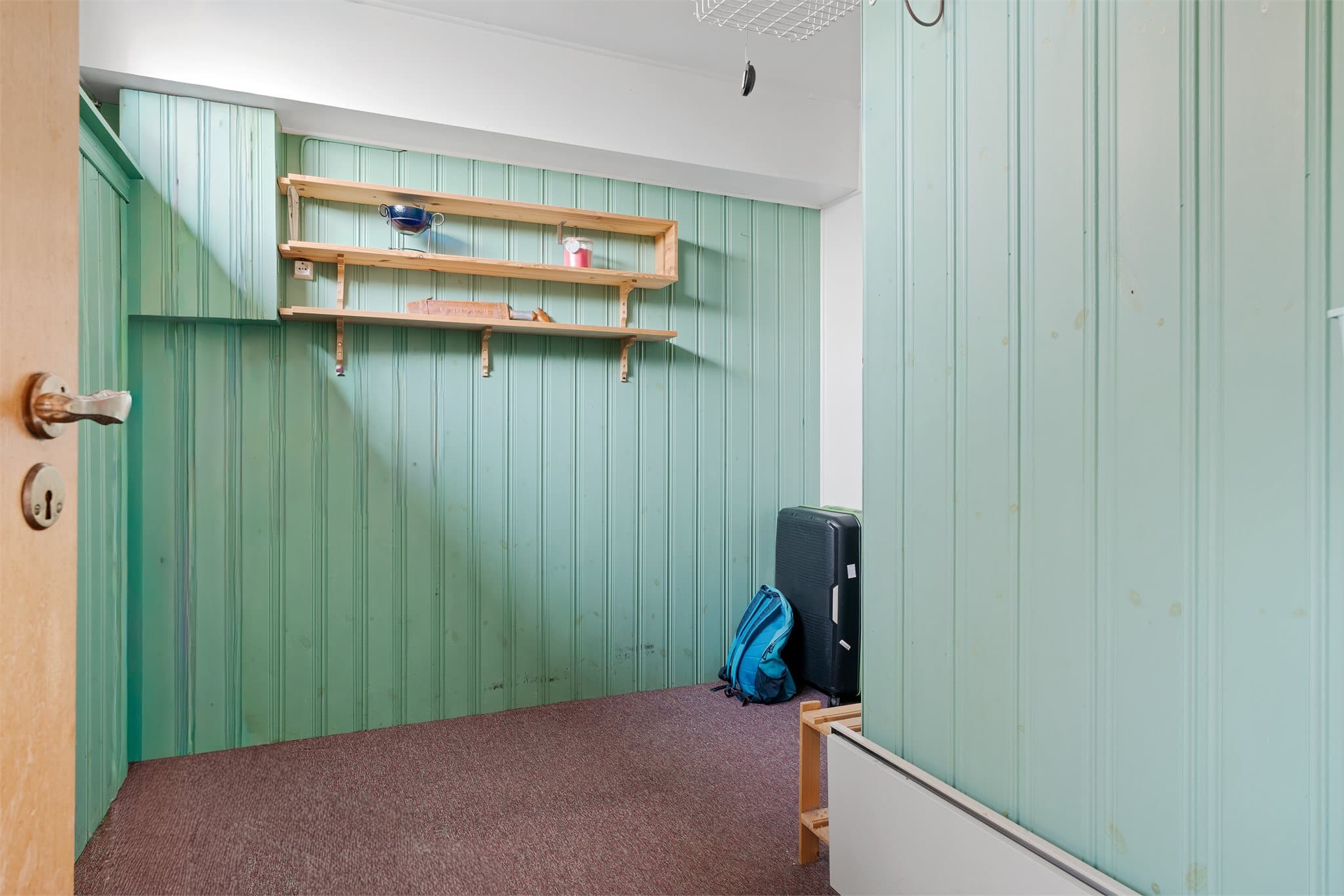 - Fra entréen er det adkomst til en romslig bod som måler 8,2m² -