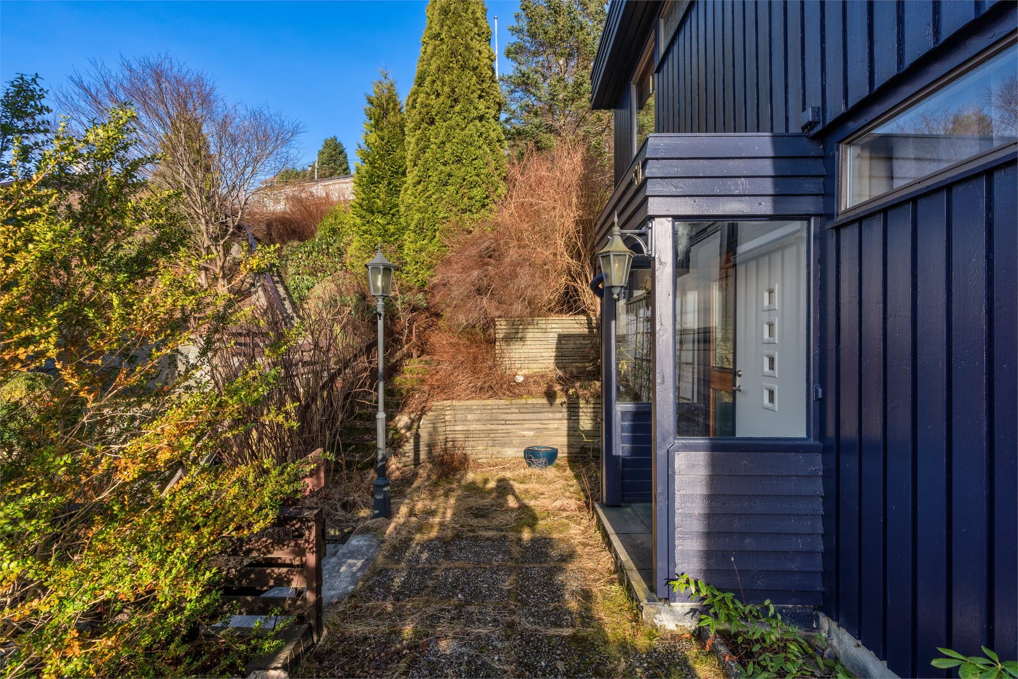 - Boligen disponerer 14,3m² garasje med elbil-lader -