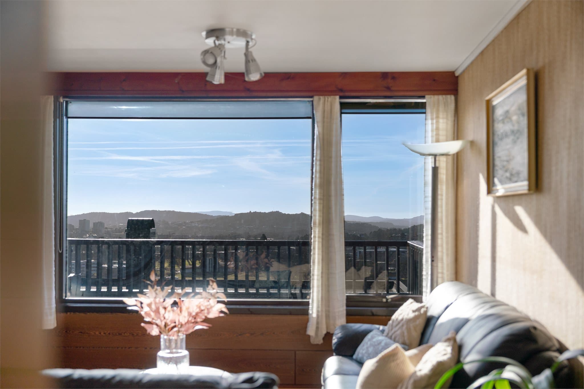 - Vi beveger oss inn i stuen som måler 39m² -