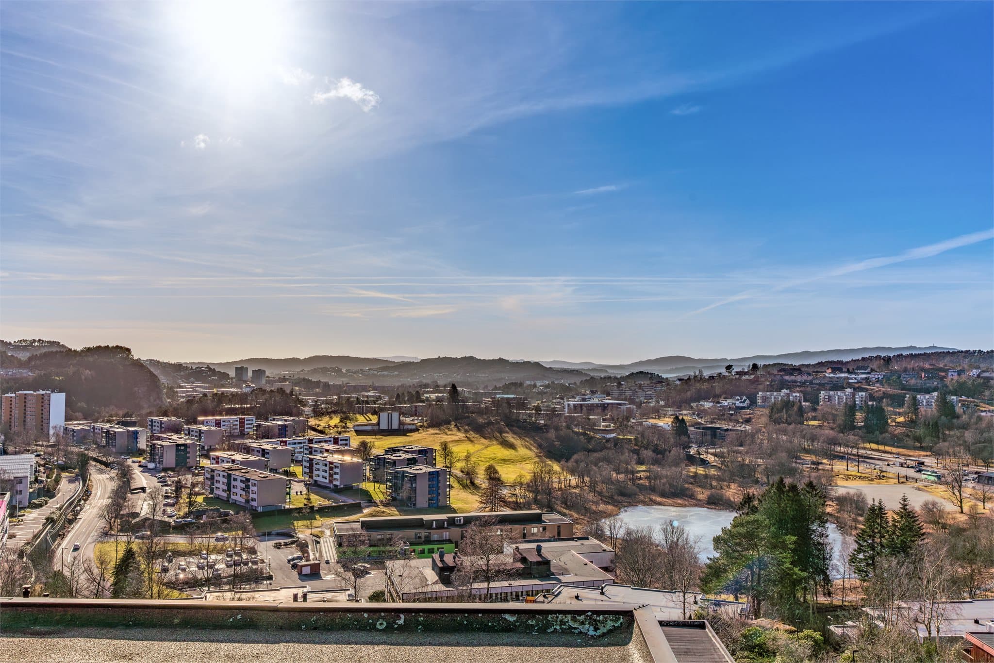 - Emera Eiendomsmegling v/Erlend Stokmo har gleden av å presentere Sikthaugen terrasse 50! -