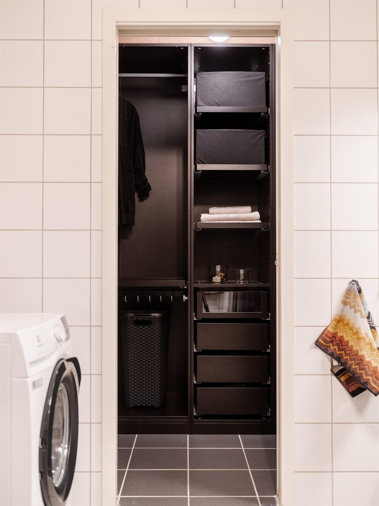 I tilknytning til badet ligger et praktisk walk in closet.