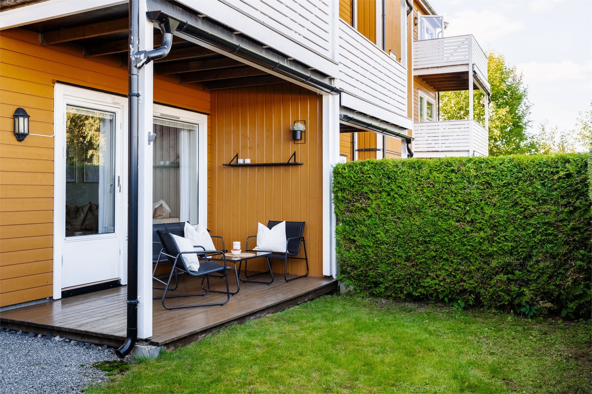 Terrassen er på ca. 7 kvm og her kan morgenkaffen nytes.