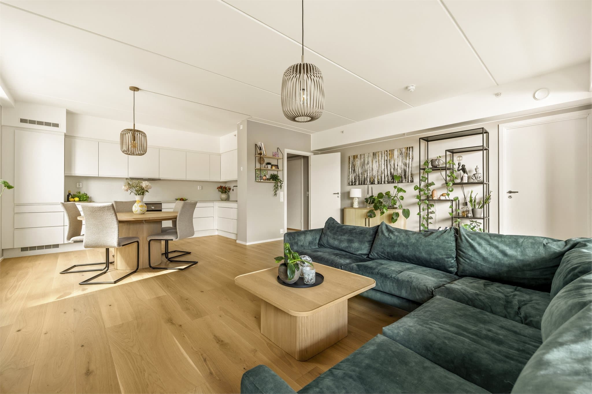 Den sosiale sonen er designet for å enkelt kunne møbleres med både spiseplass og sofagruppe.